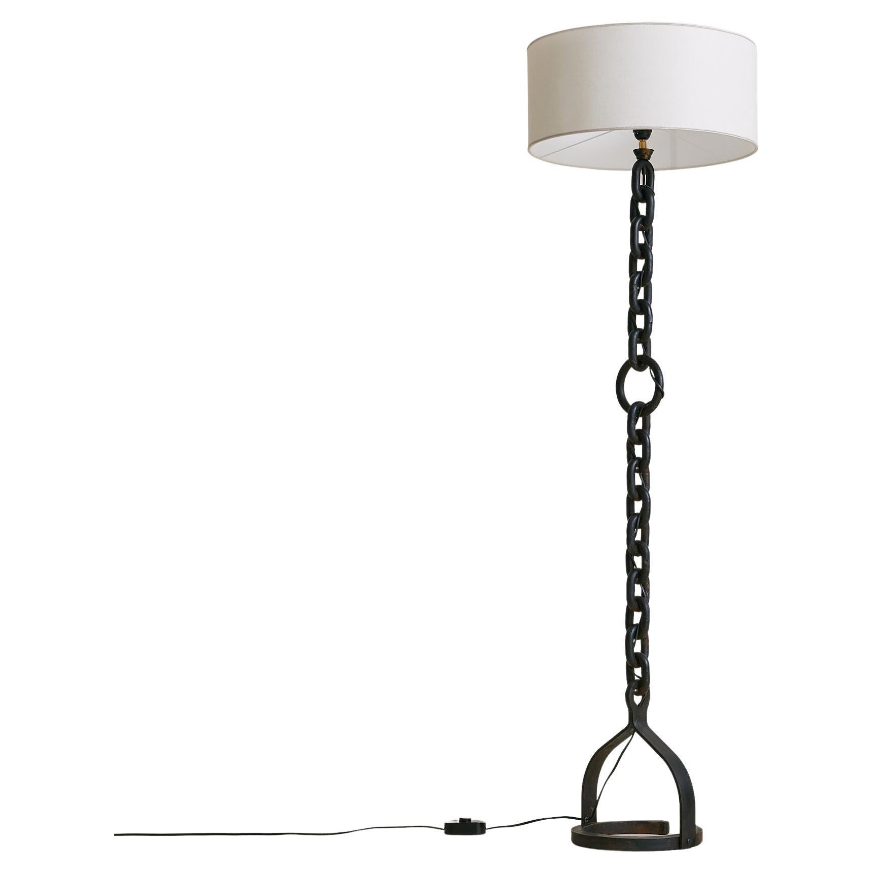 French Brutalist Chain-Link Floor Lamp in Manner of Jean-Pierre Ryckaert, 1950s en vente