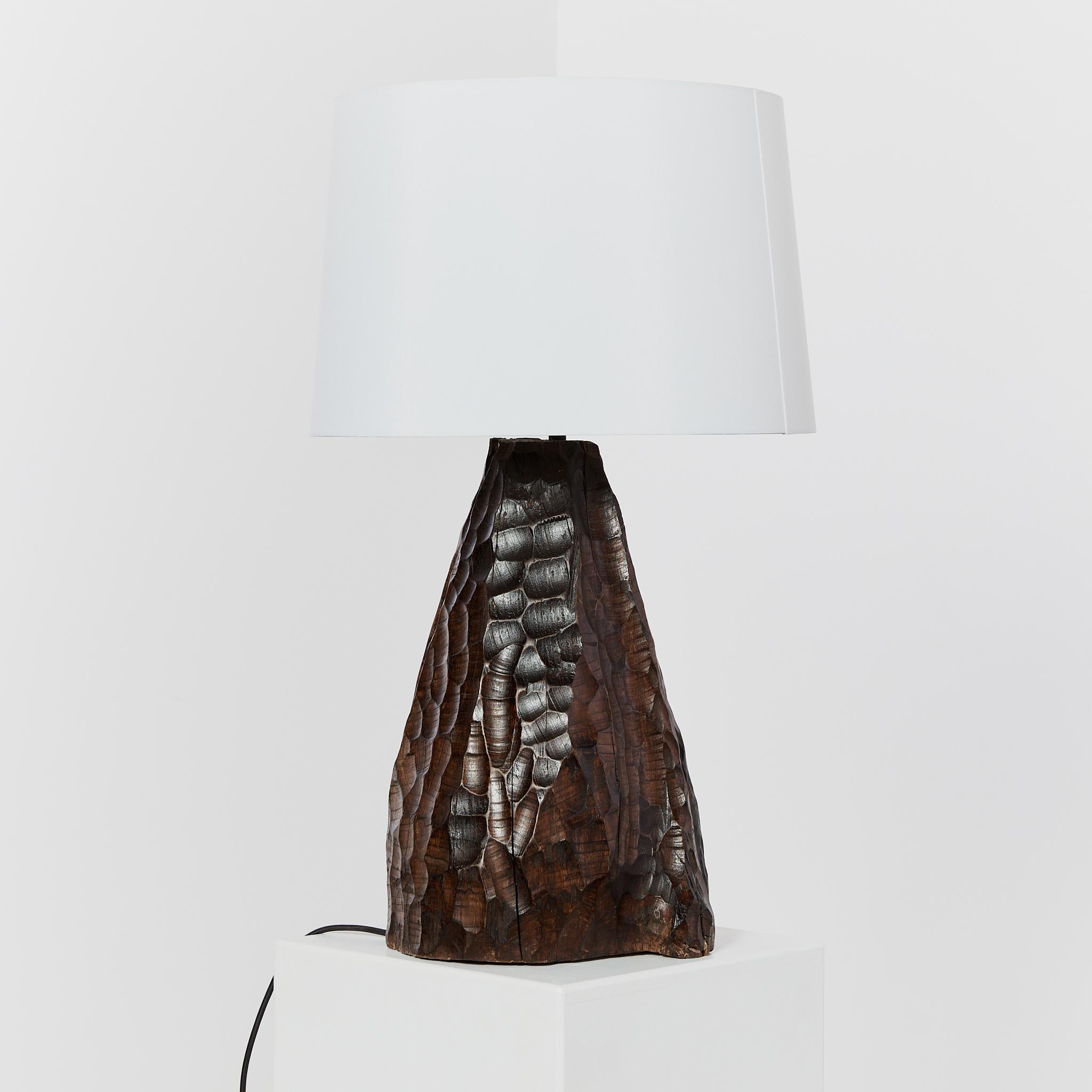 French brutalist chiselled table lamp with silk shade For Sale 5