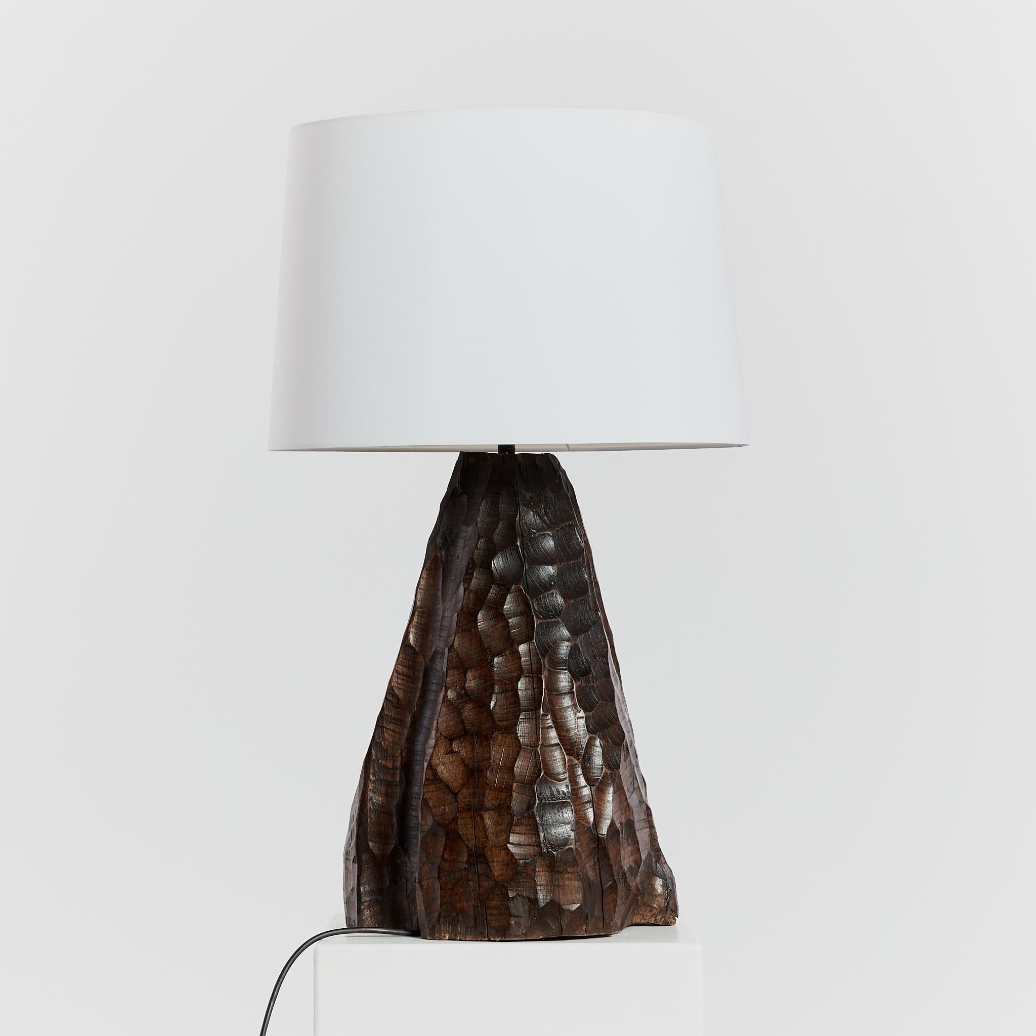 French brutalist chiselled table lamp with silk shade For Sale 1
