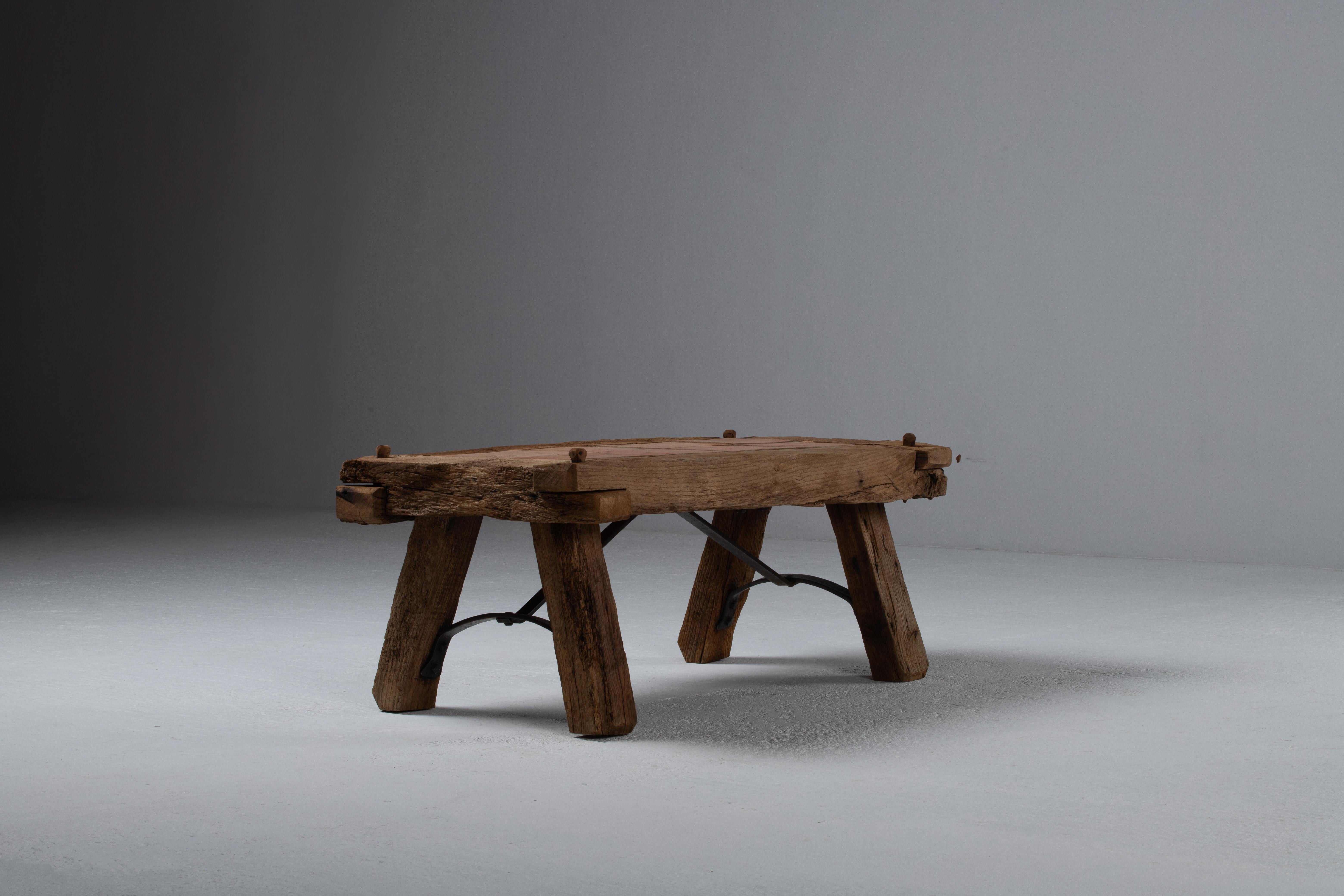 Français Table basse brutaliste française, années 1940, France en vente