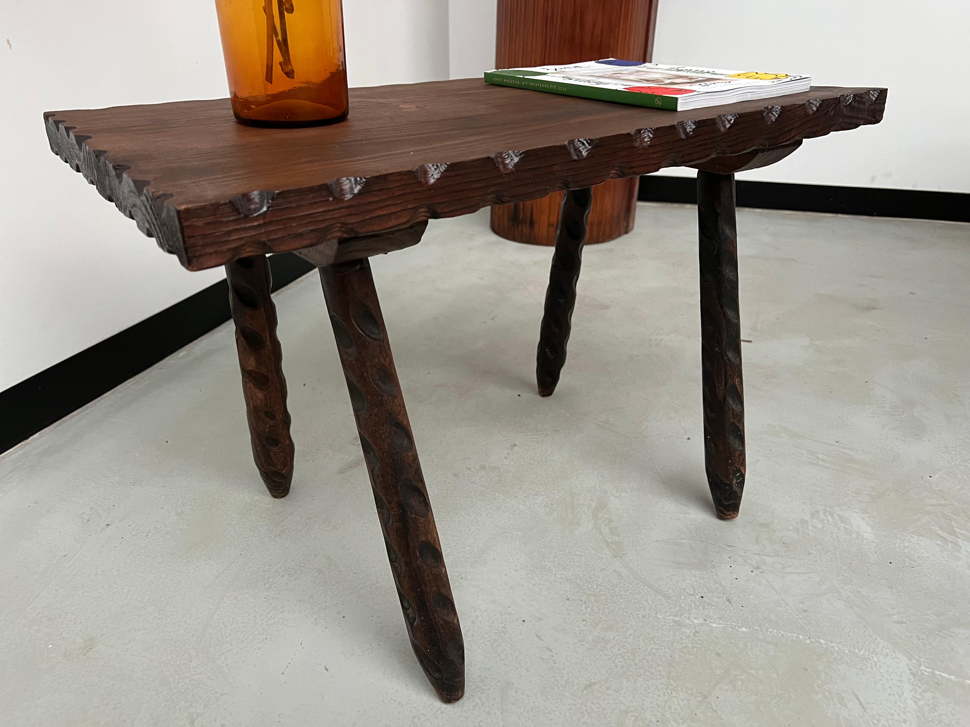  French brutalist coffee table, turned legs, circa 1960 For Sale 4