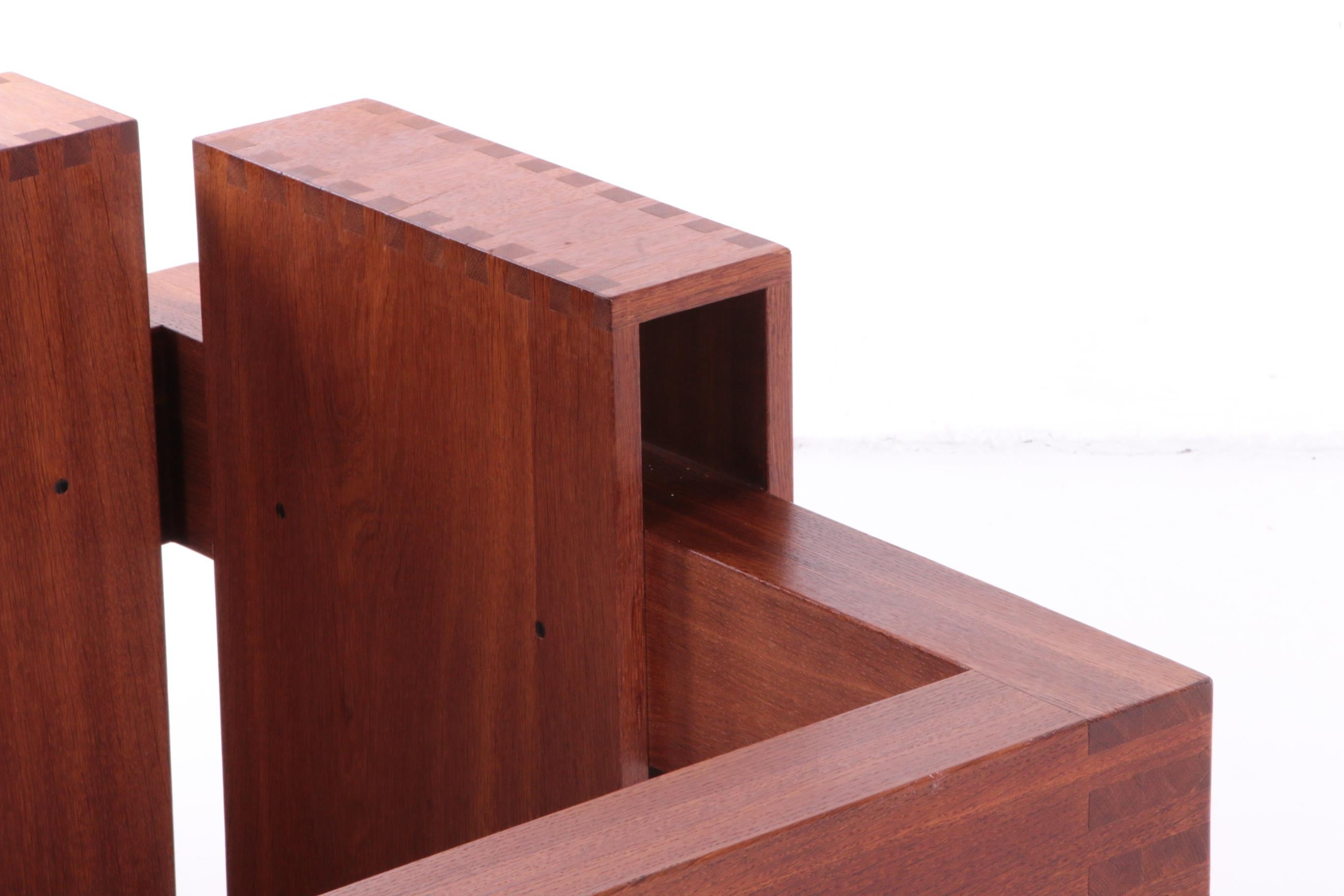 Table basse de conception brutaliste française en teck avec plateau en verre, 1970 en vente 12