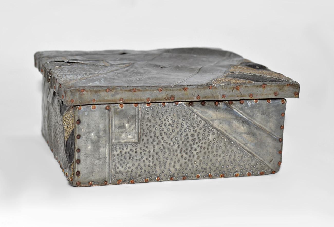 Caja de metal con bisagras Brutalista Años 60, Francia Francés en venta