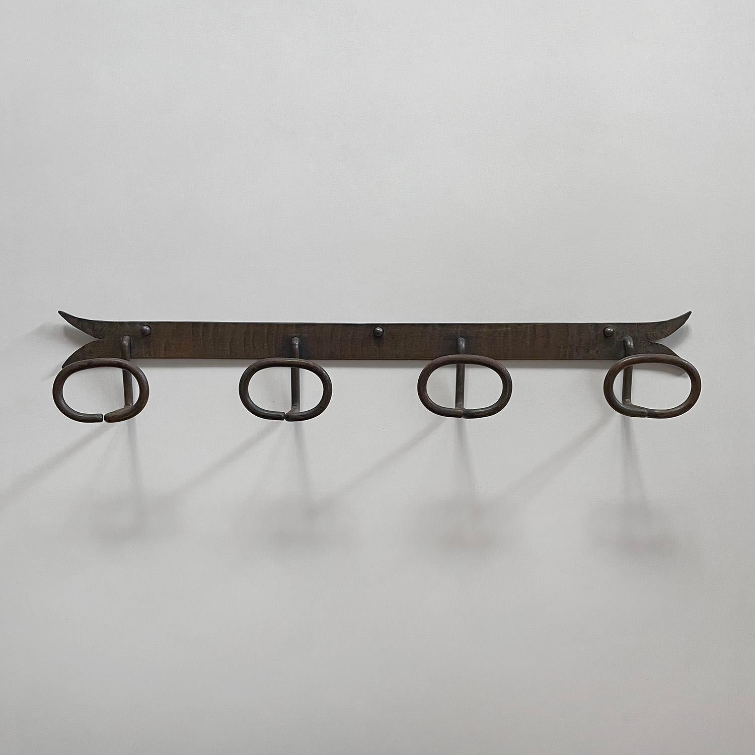 French brutalist iron coat rack.
France, circa 1940s.
Sculptural piece.
4 Hook coat rack.
Patina from age and use.