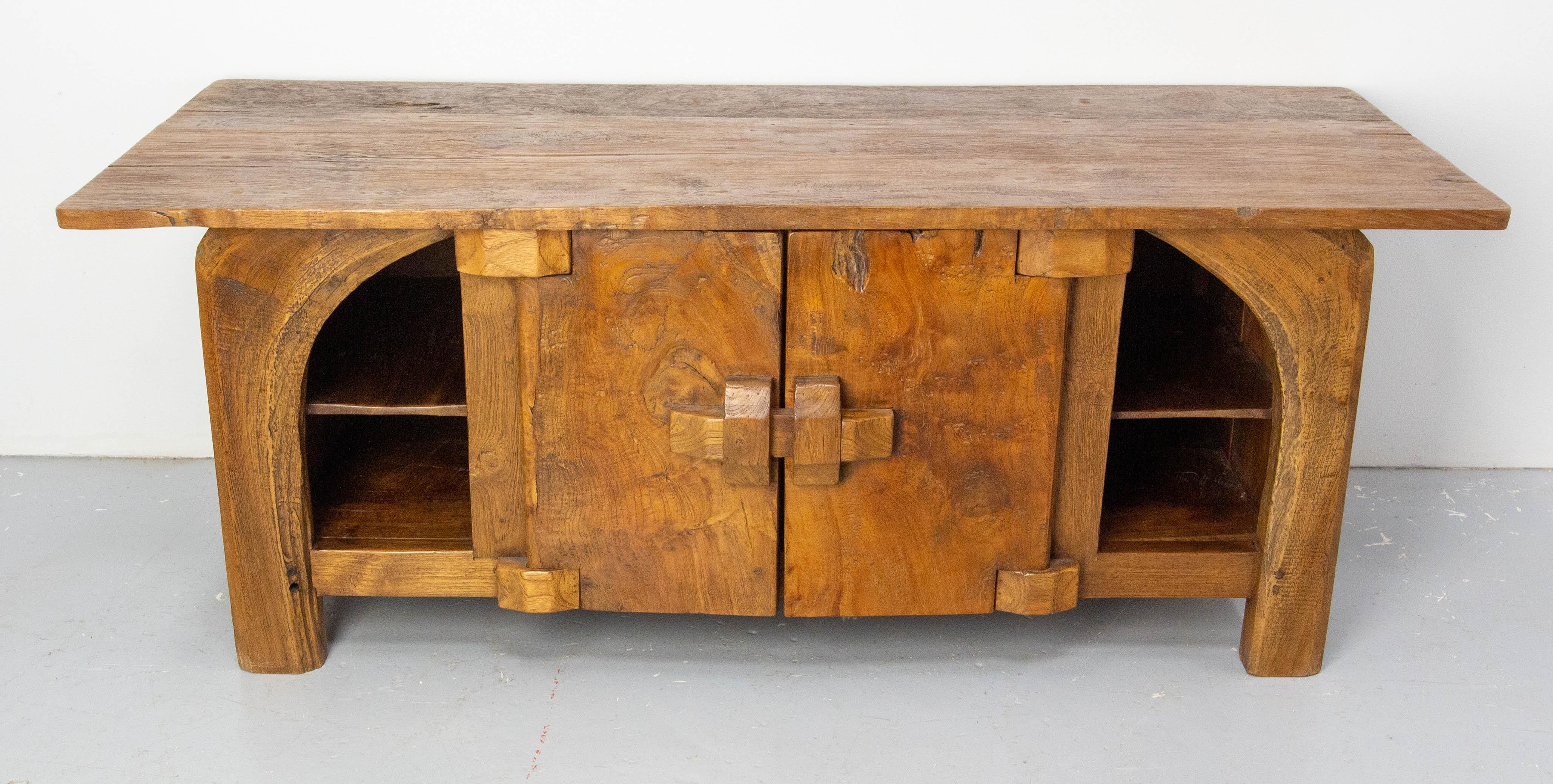 Entry, hall way or bed end low cabinet, made circa 1990
The brutalist style of the cabinet allows to see the wood in its original material
It also can be used as a TV stand.
Good condition.

Shipping :
P 50.5 L 126 H 47 cm 30 kg.