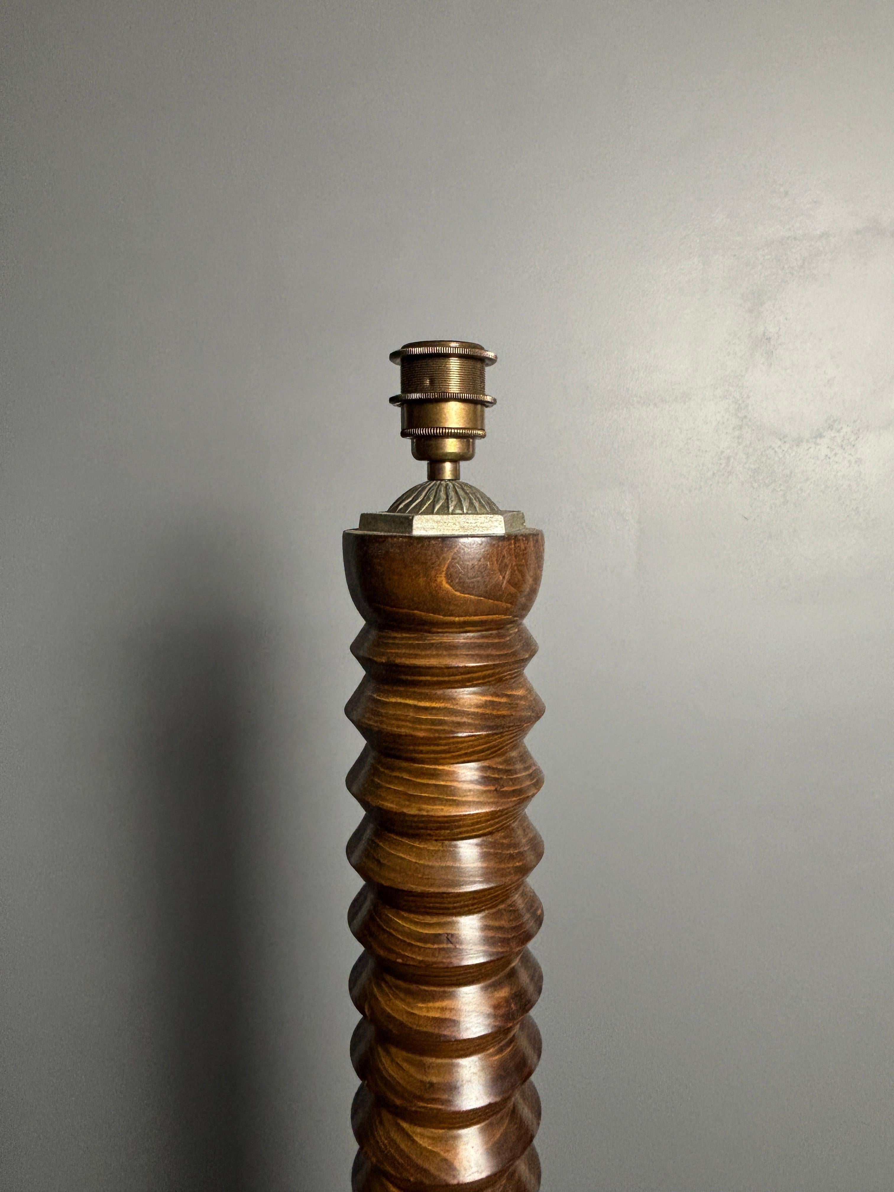 Französisch brutalistischen Mitte des Jahrhunderts Holz gedreht Kokon Stehlampe, Charles Dudouyt Stil im Angebot 7
