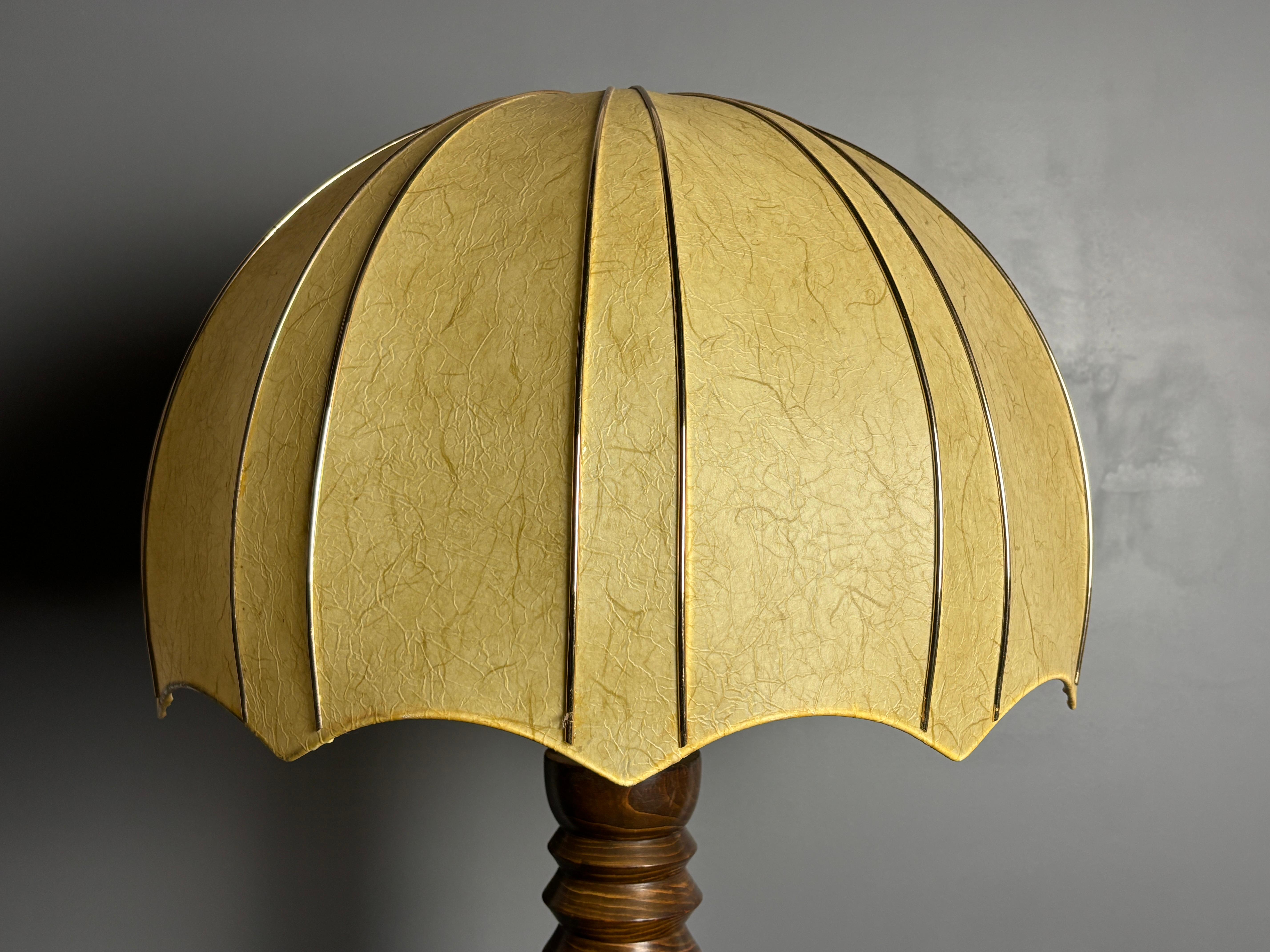 Französisch brutalistischen Mitte des Jahrhunderts Holz gedreht Kokon Stehlampe, Charles Dudouyt Stil im Angebot 2