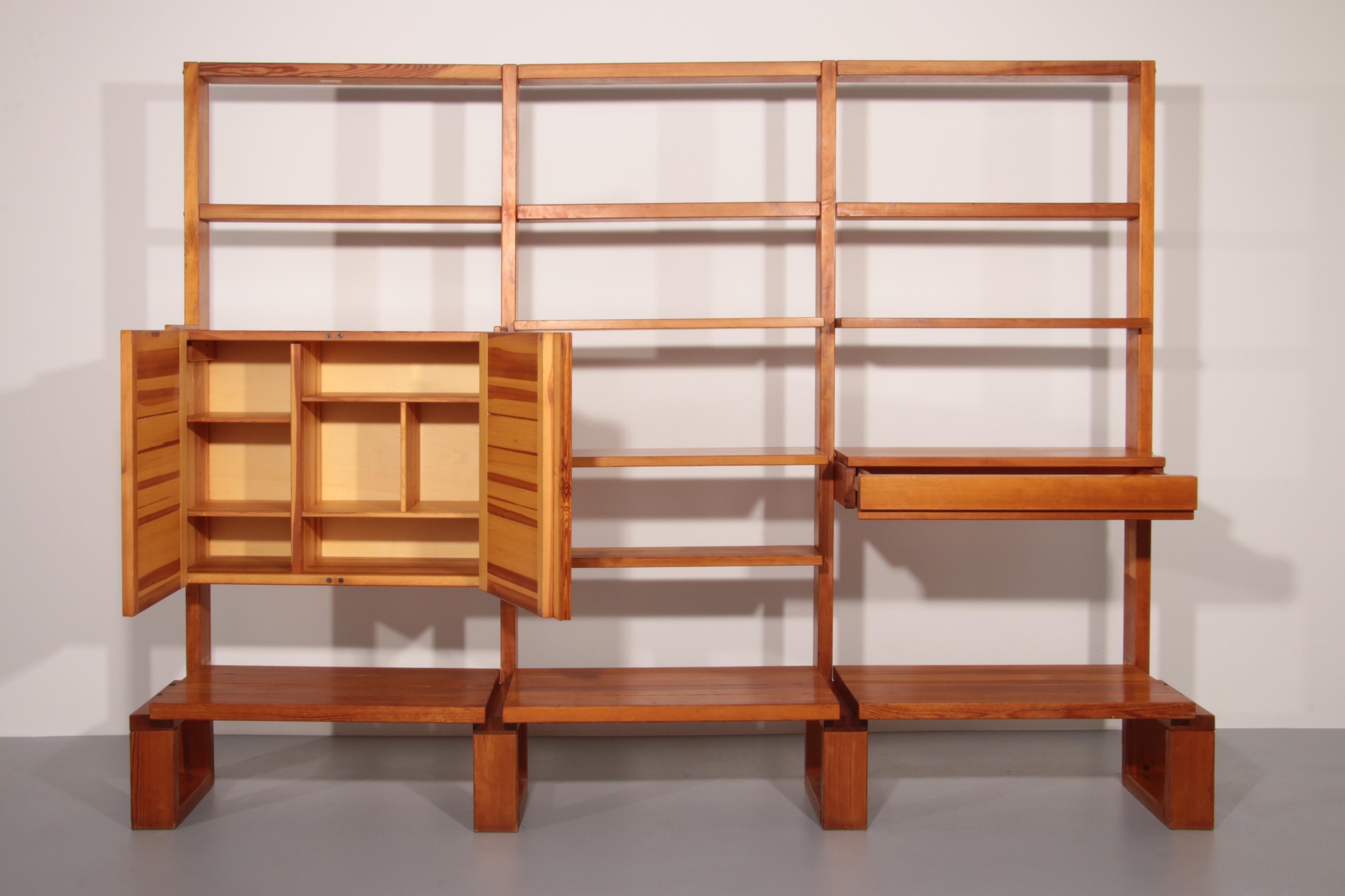 Français Système mural modulaire brutaliste français - Elegance industrielle, vers 1950 en vente