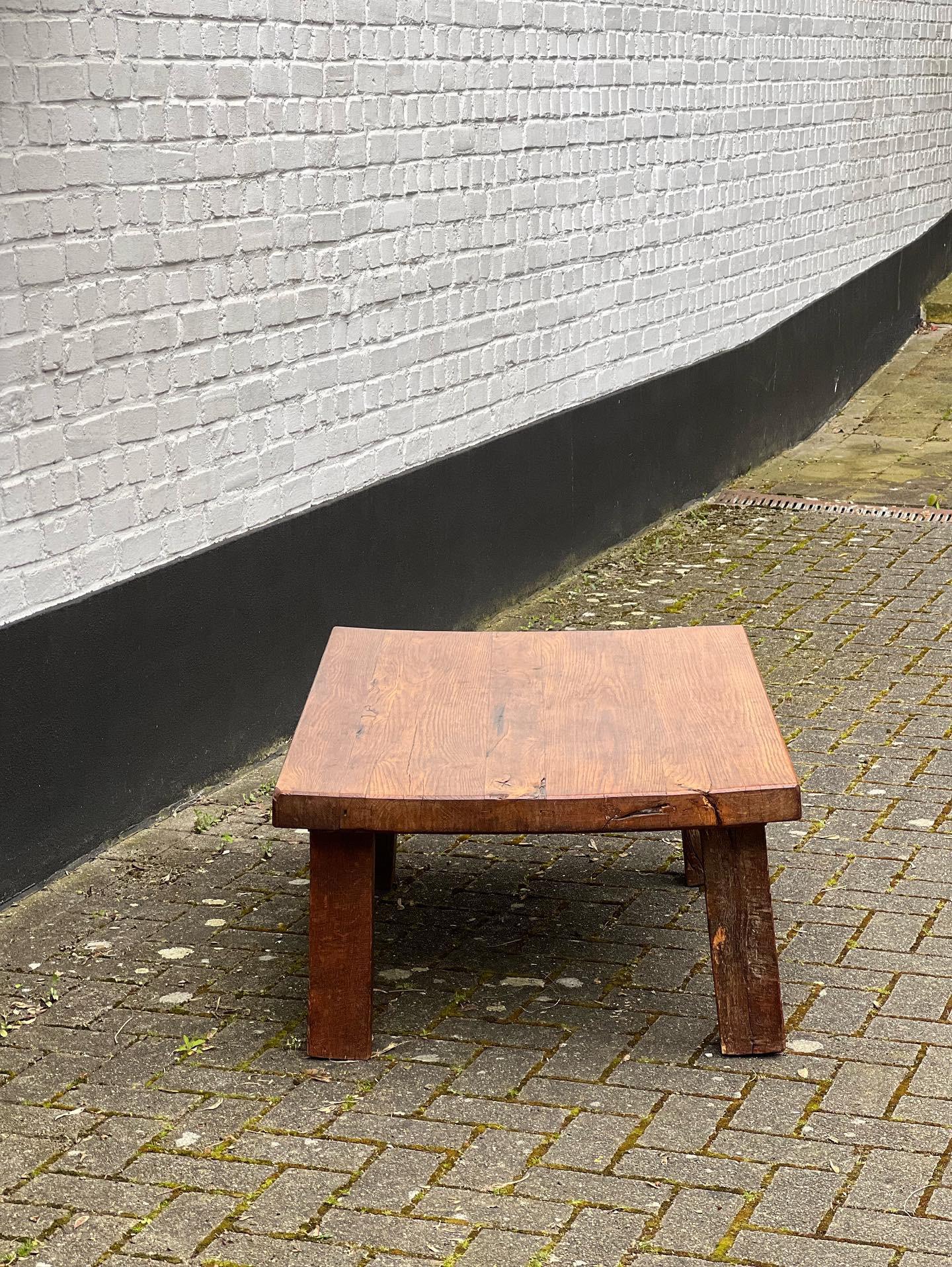 French Brutalist Oak Coffee Table, in the style of Pierre Chapo, 1950s, Handmade In Good Condition For Sale In Forest, BE