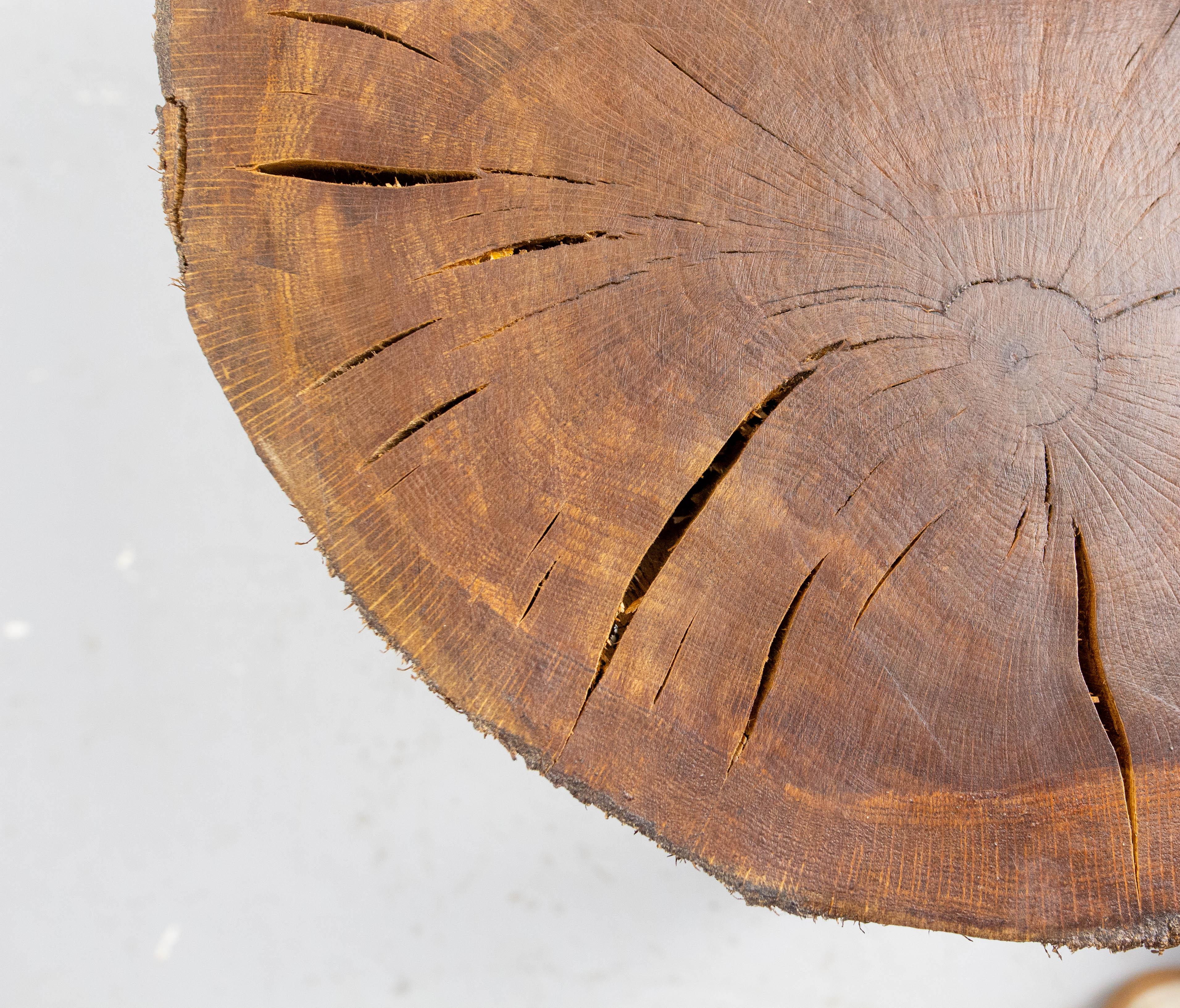 Table basse française brutaliste en Oak Oak à trois pieds, circa 1960 en vente 1