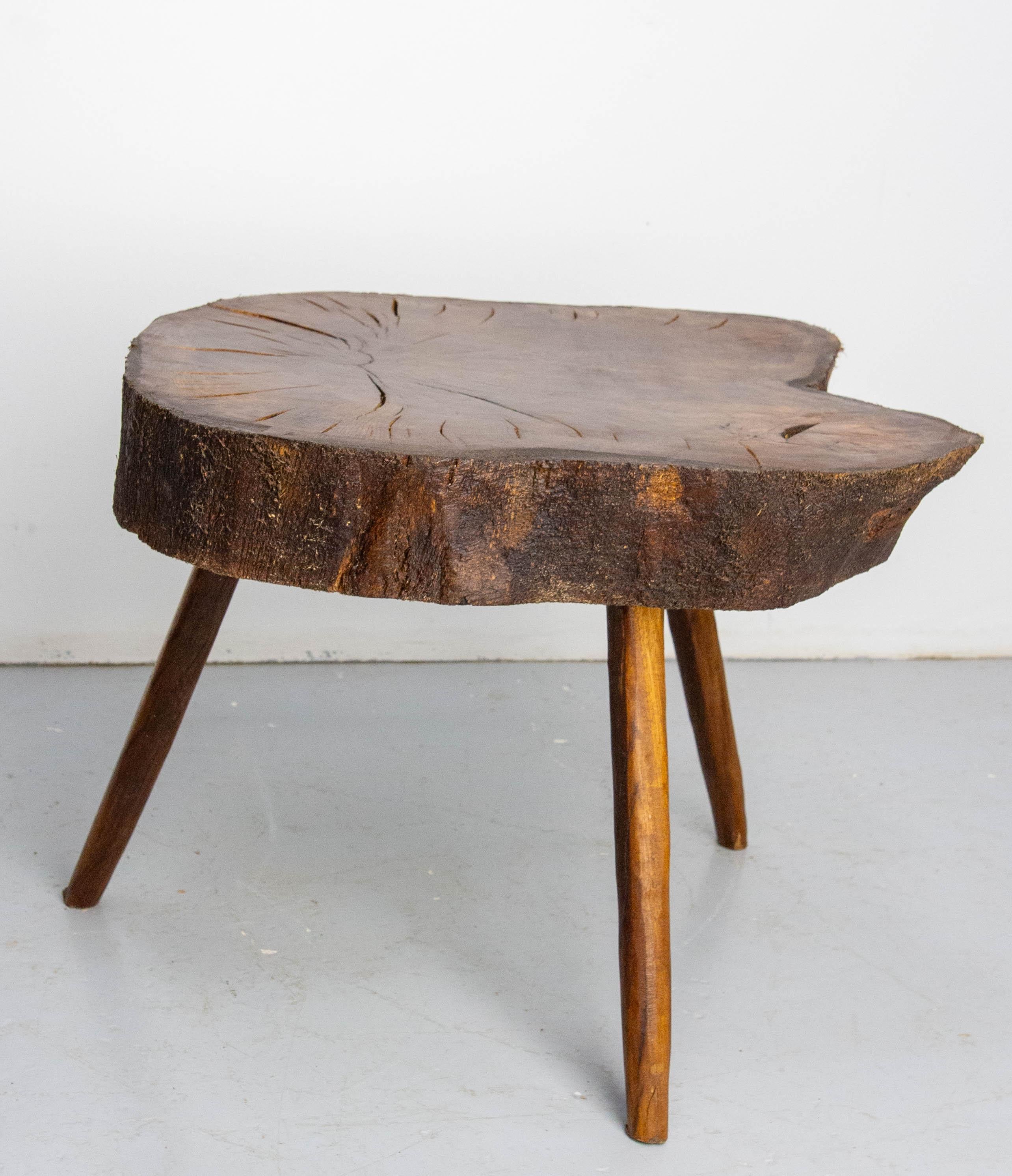 Table basse française brutaliste en Oak Oak à trois pieds, circa 1960 en vente 2