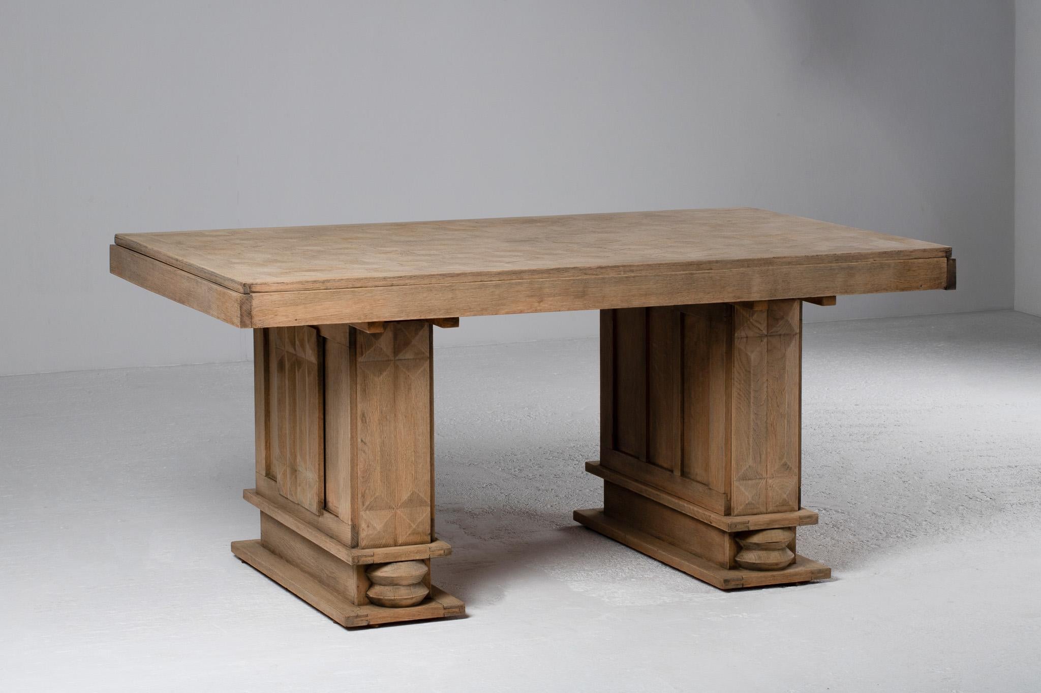 Français Table de salle à manger brutaliste française, années 1940 en vente