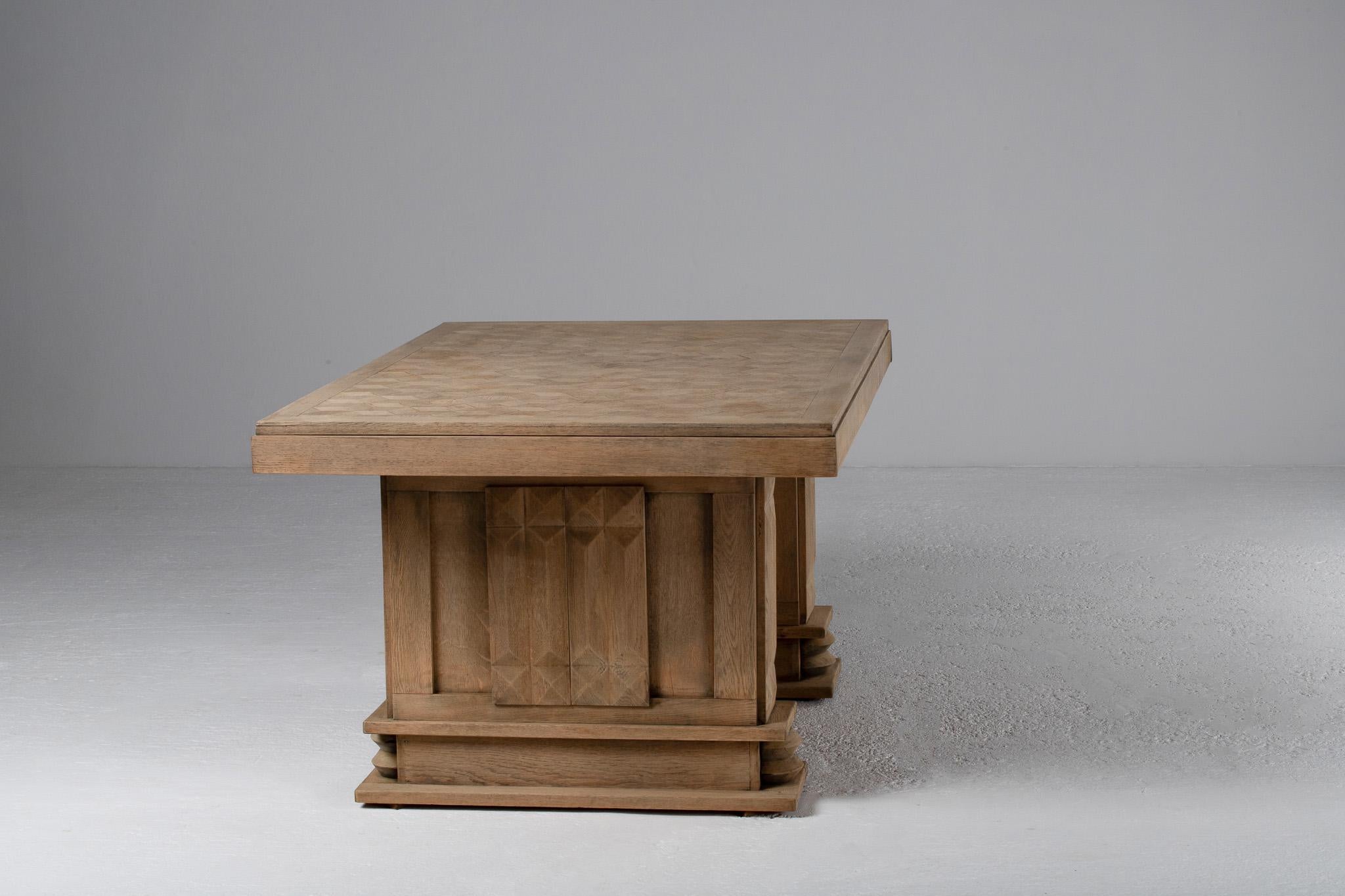 Table de salle à manger brutaliste française, années 1940 en vente 1