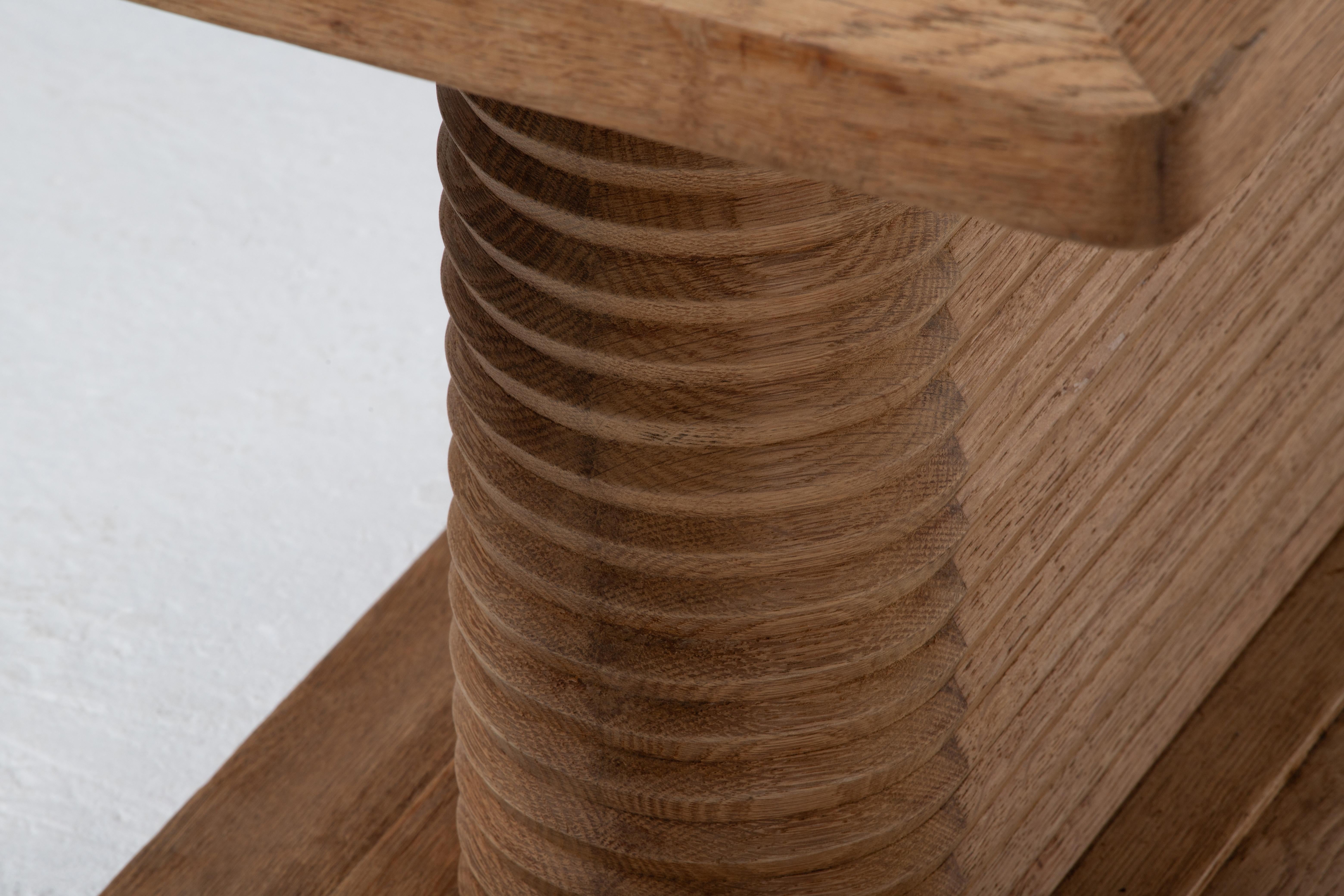 Table d'appoint en Oak Brutalist français, années 1940 en vente 3