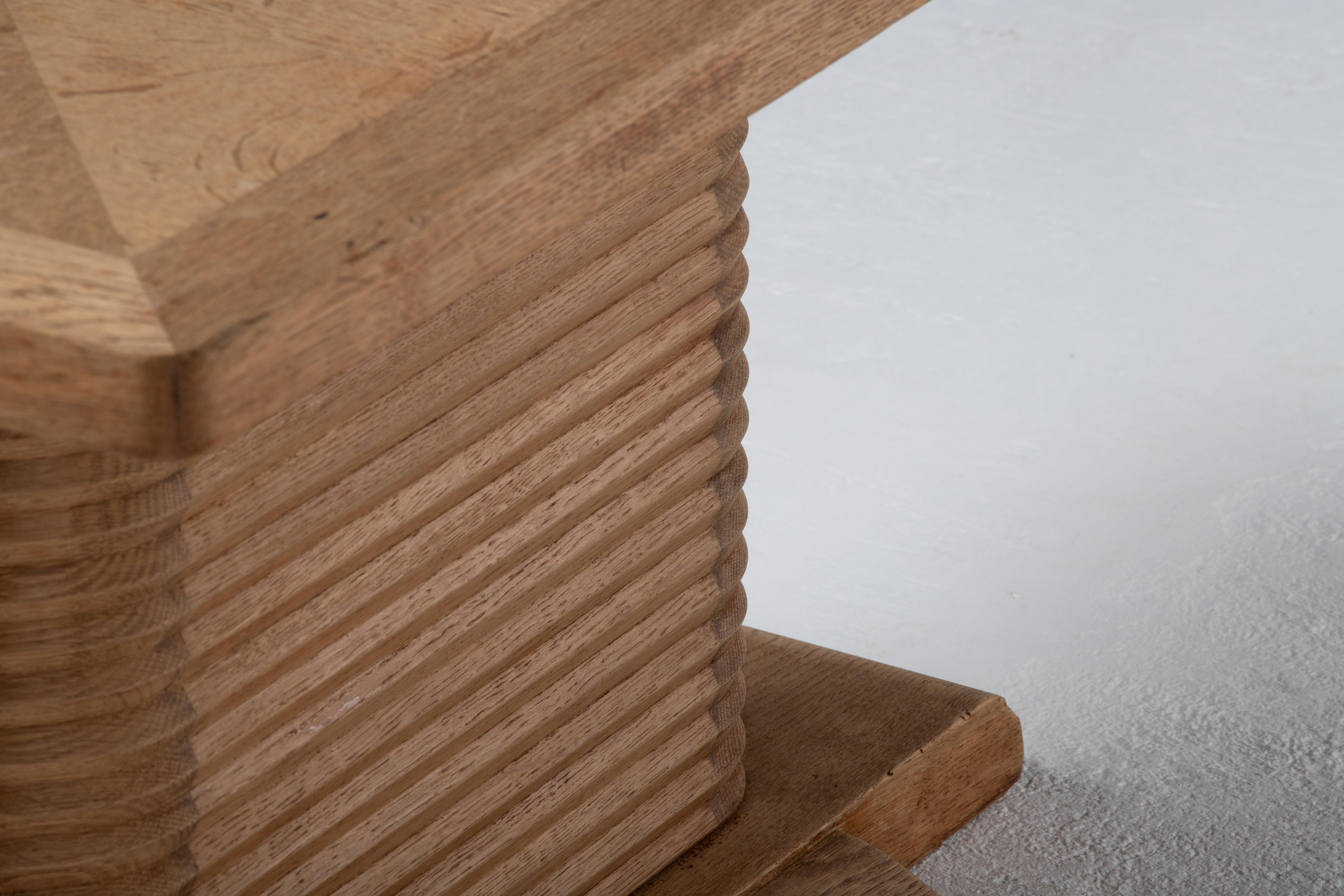 Table d'appoint en Oak Brutalist français, années 1940 en vente 5