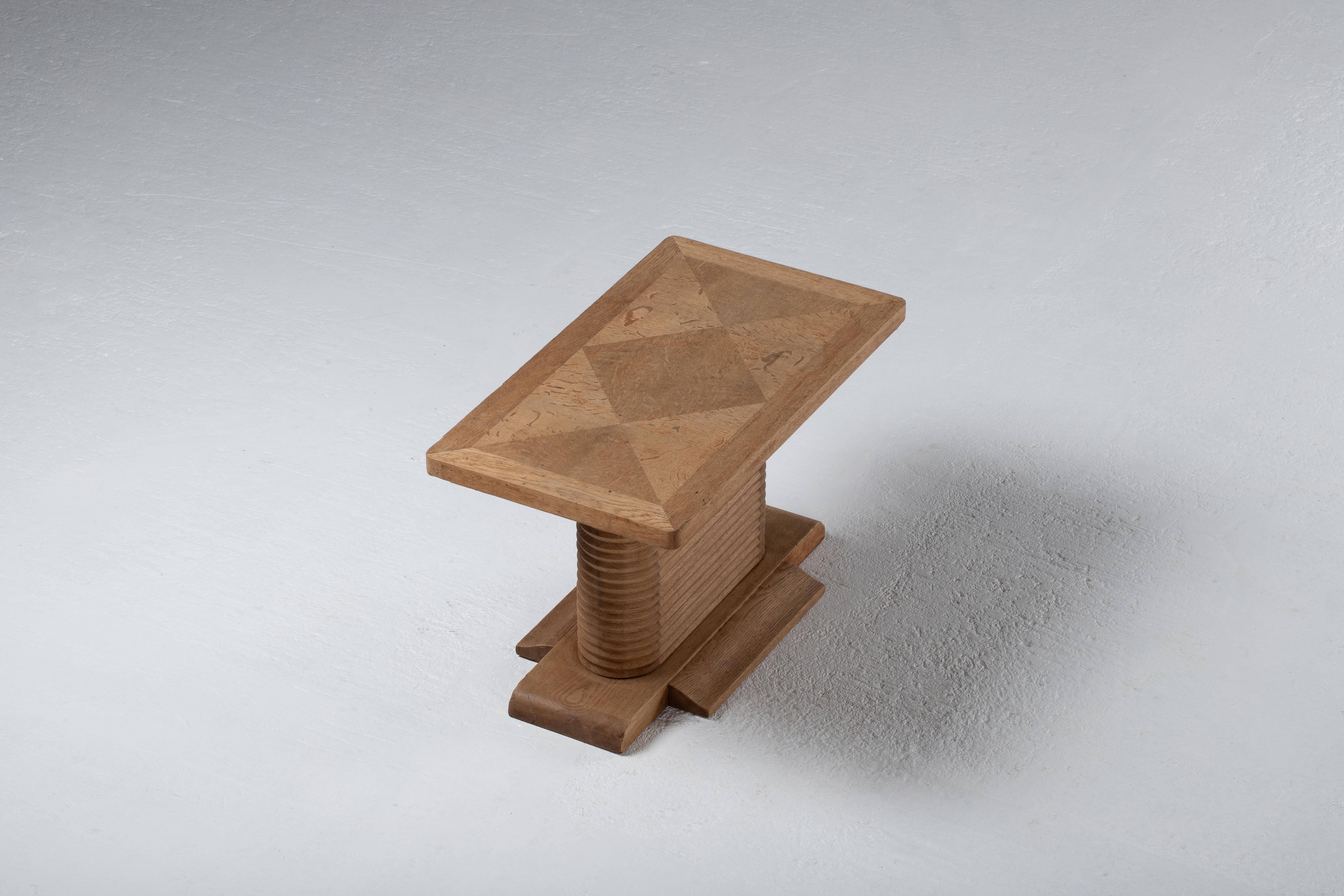 Table d'appoint en Oak Brutalist français, années 1940 en vente 9