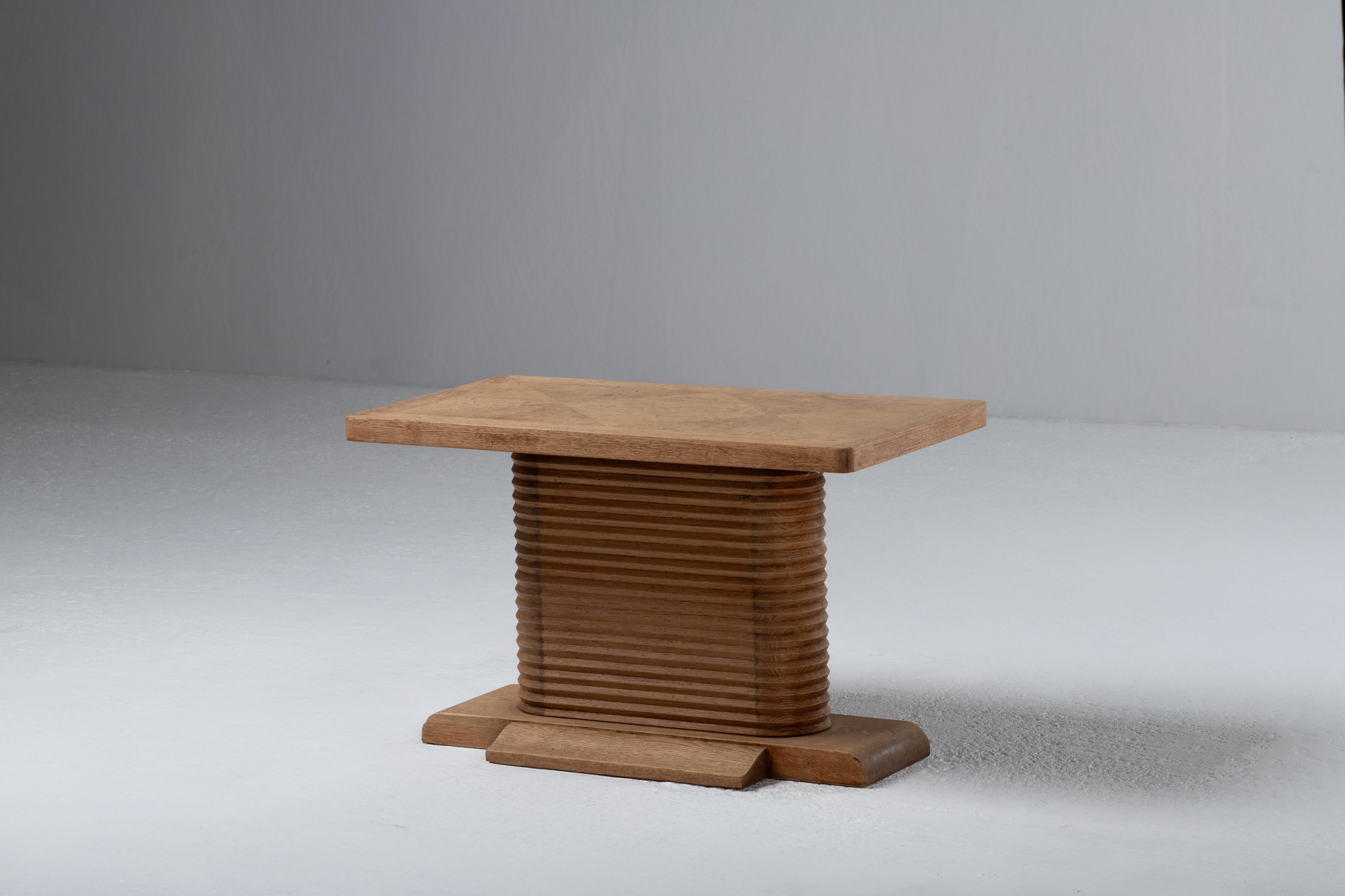 Table d'appoint en Oak Brutalist français, années 1940 en vente 12