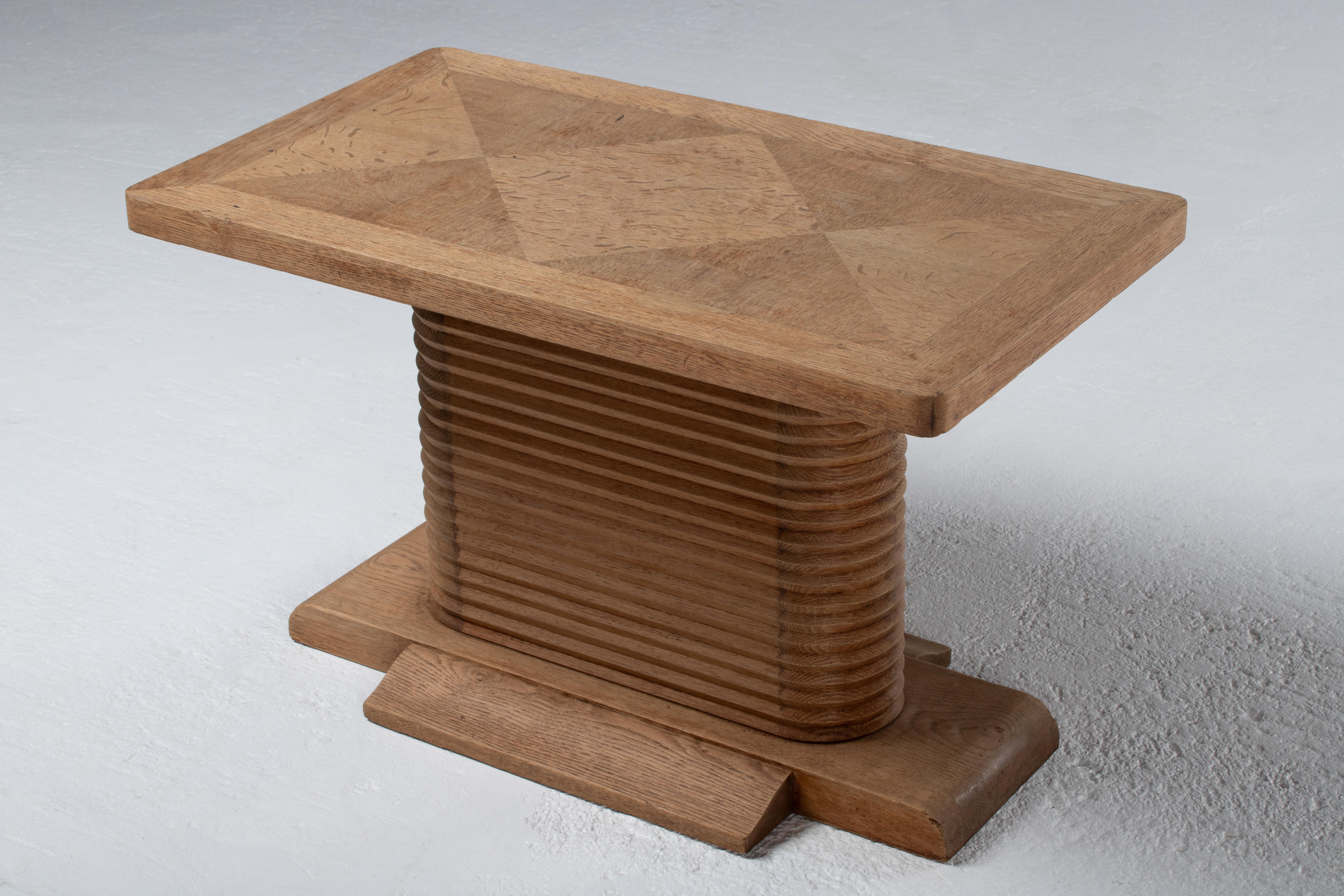 Table d'appoint en chêne brutaliste, 1940s-1950s  

