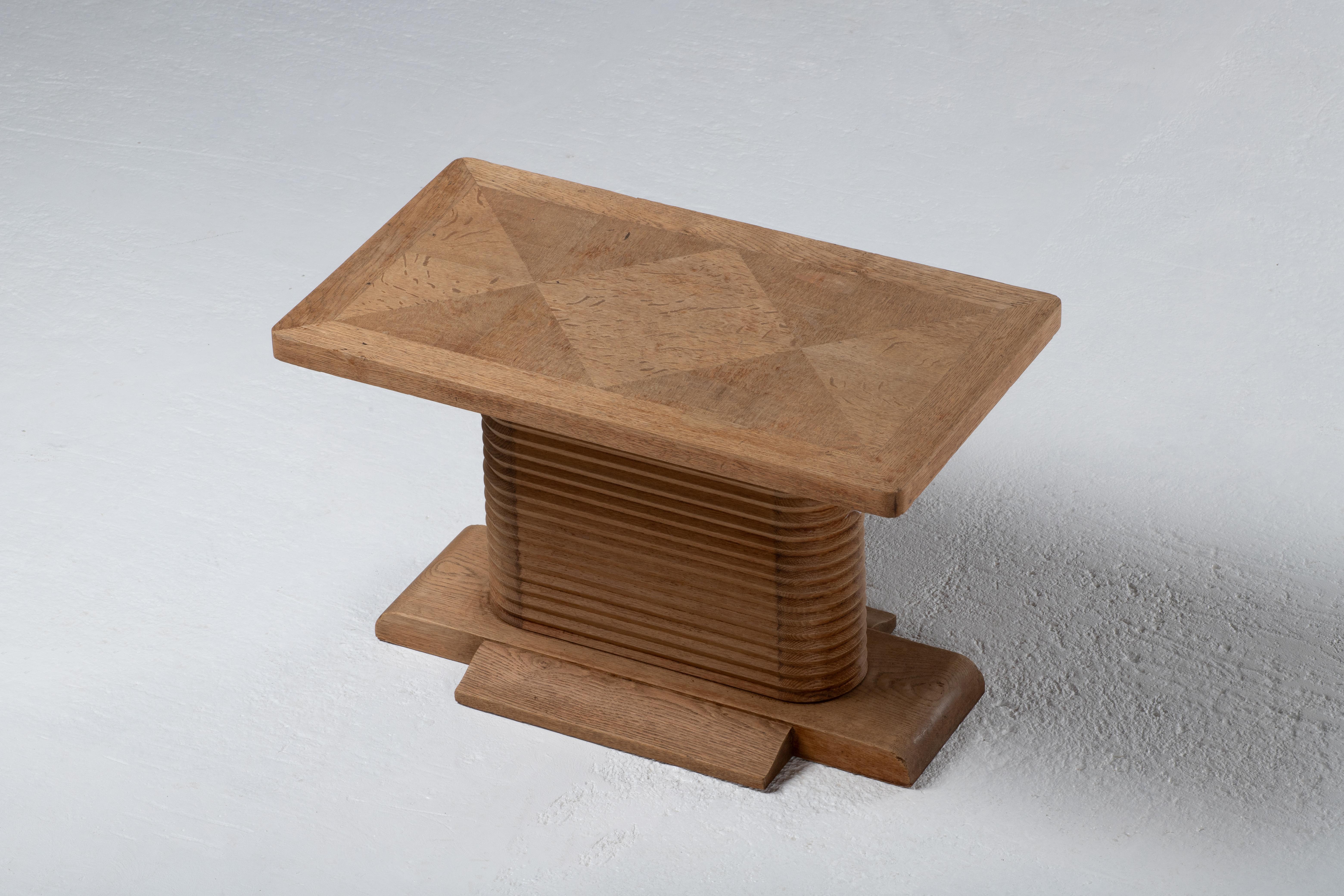 Brutalisme Table d'appoint en Oak Brutalist français, années 1940 en vente