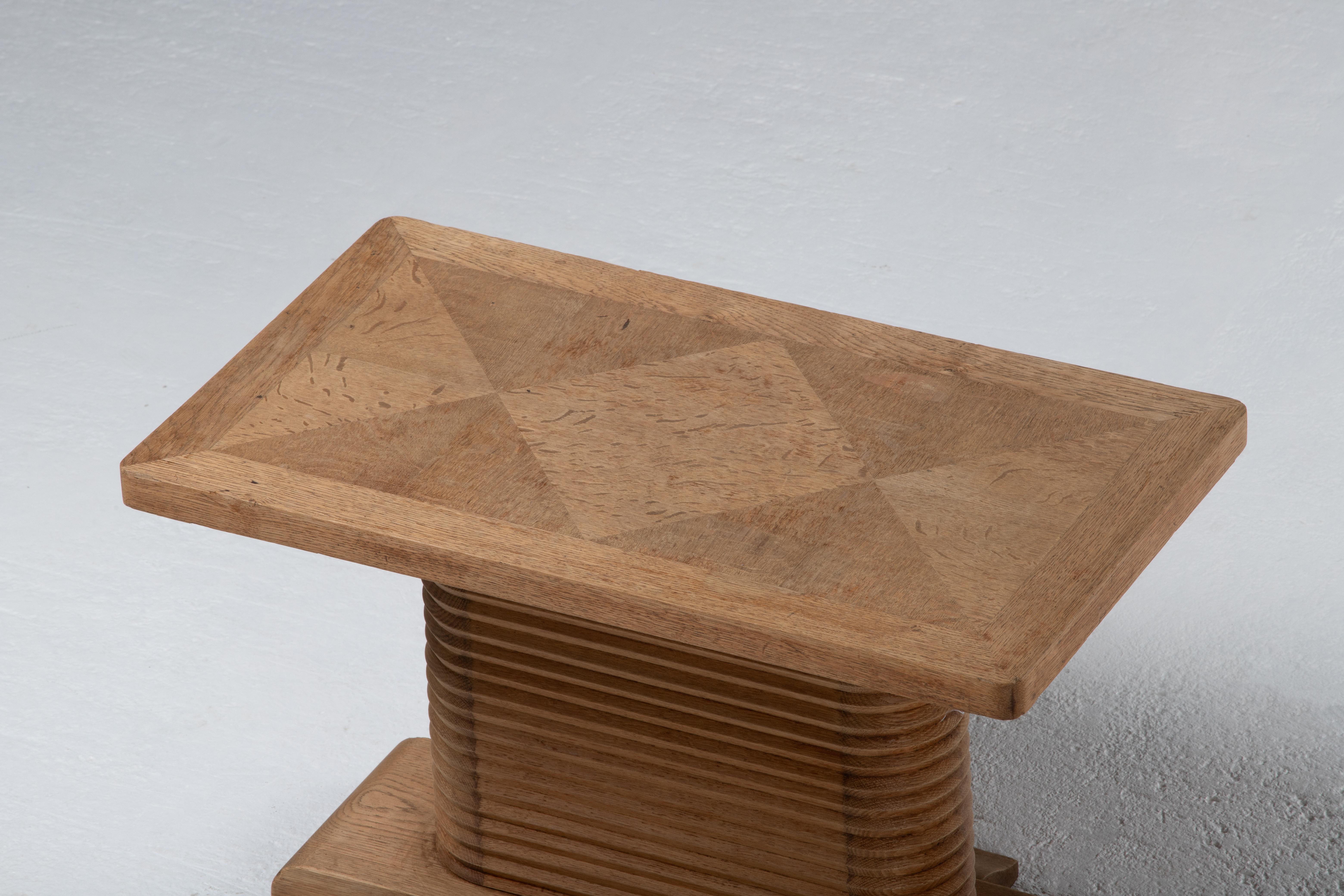 Table d'appoint en Oak Brutalist français, années 1940 Bon état - En vente à Kaštel Sućurac, Splitsko-dalmatinska županija