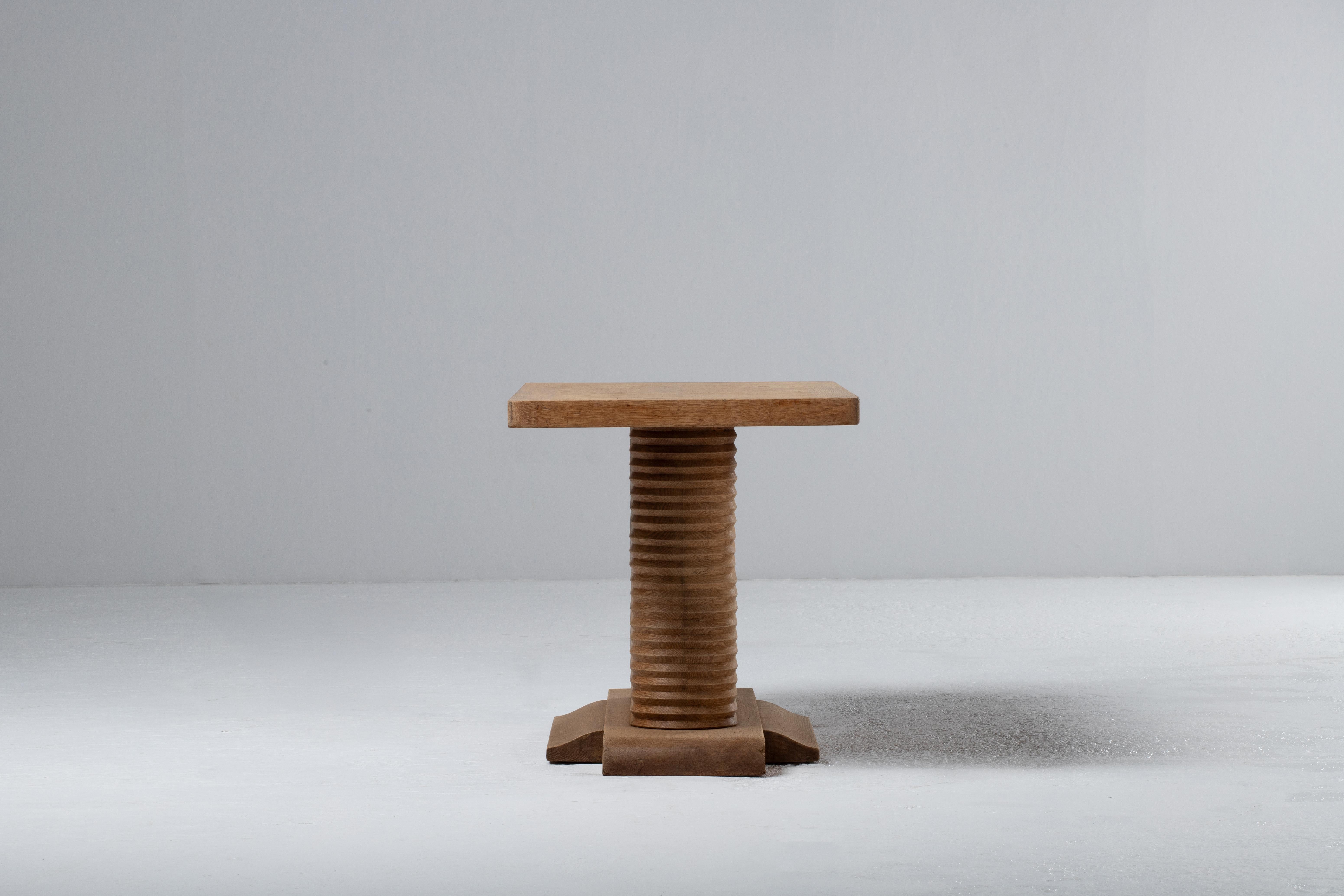 Chêne Table d'appoint en Oak Brutalist français, années 1940 en vente