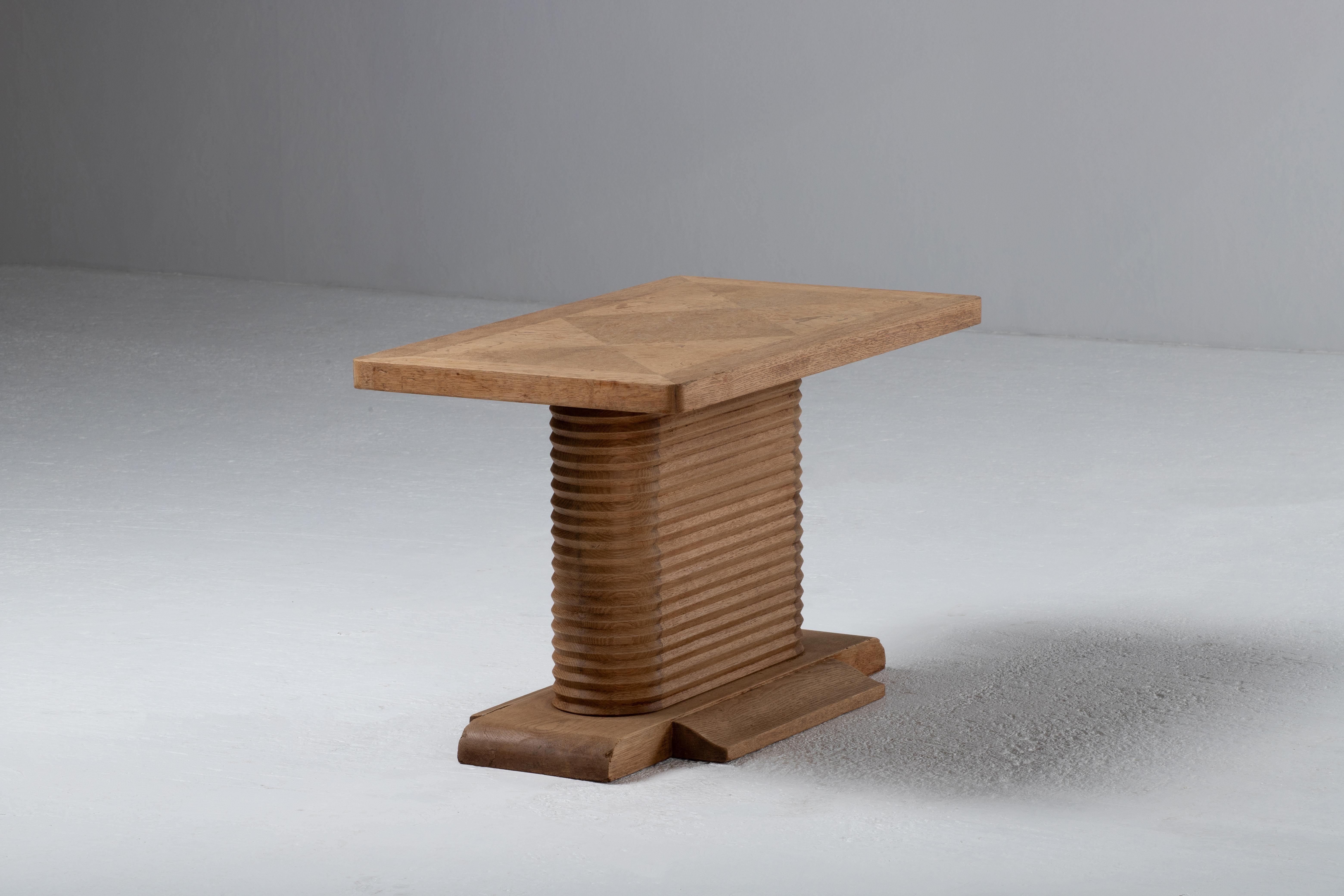 Table d'appoint en Oak Brutalist français, années 1940 en vente 1