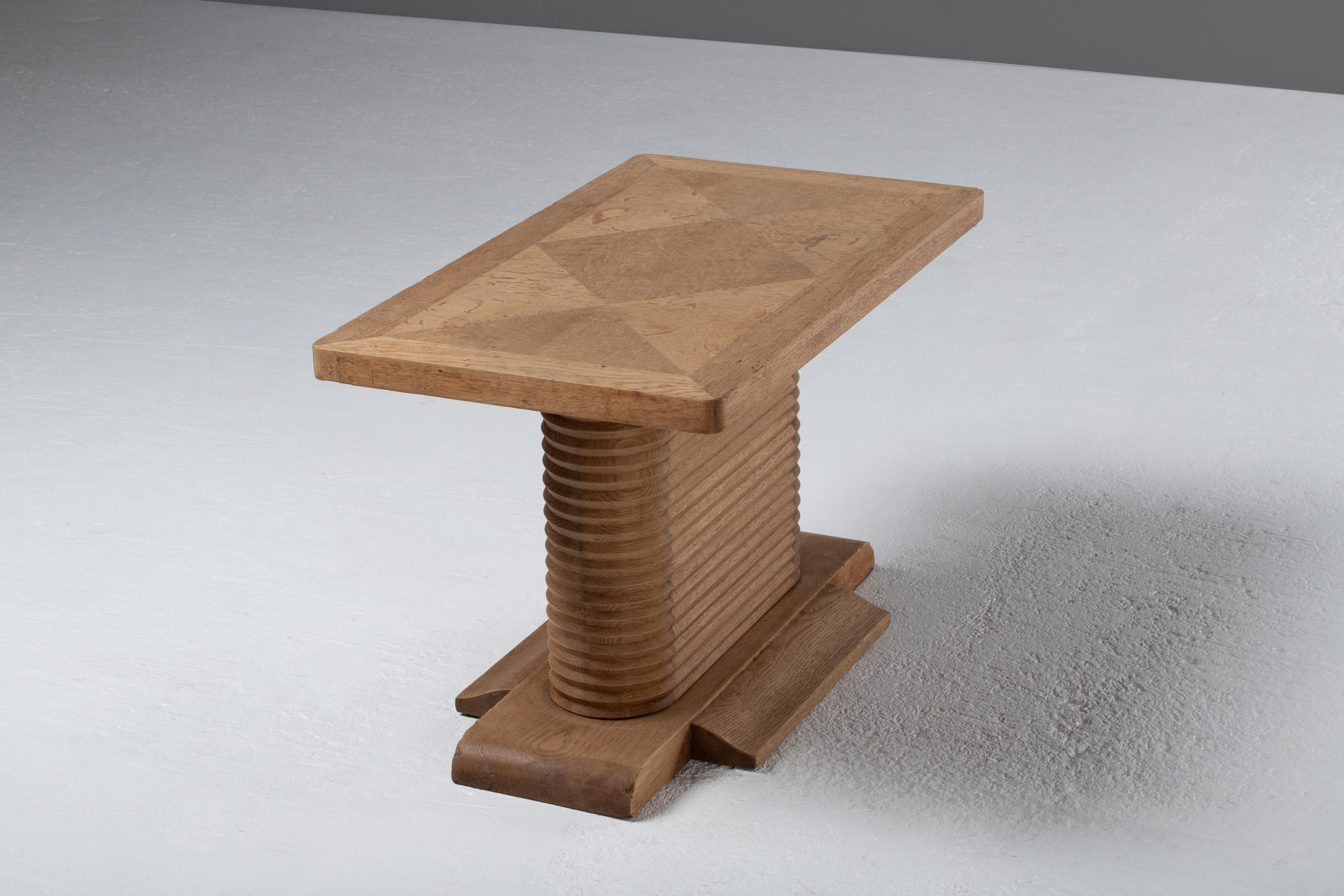 Table d'appoint en Oak Brutalist français, années 1940 en vente 2