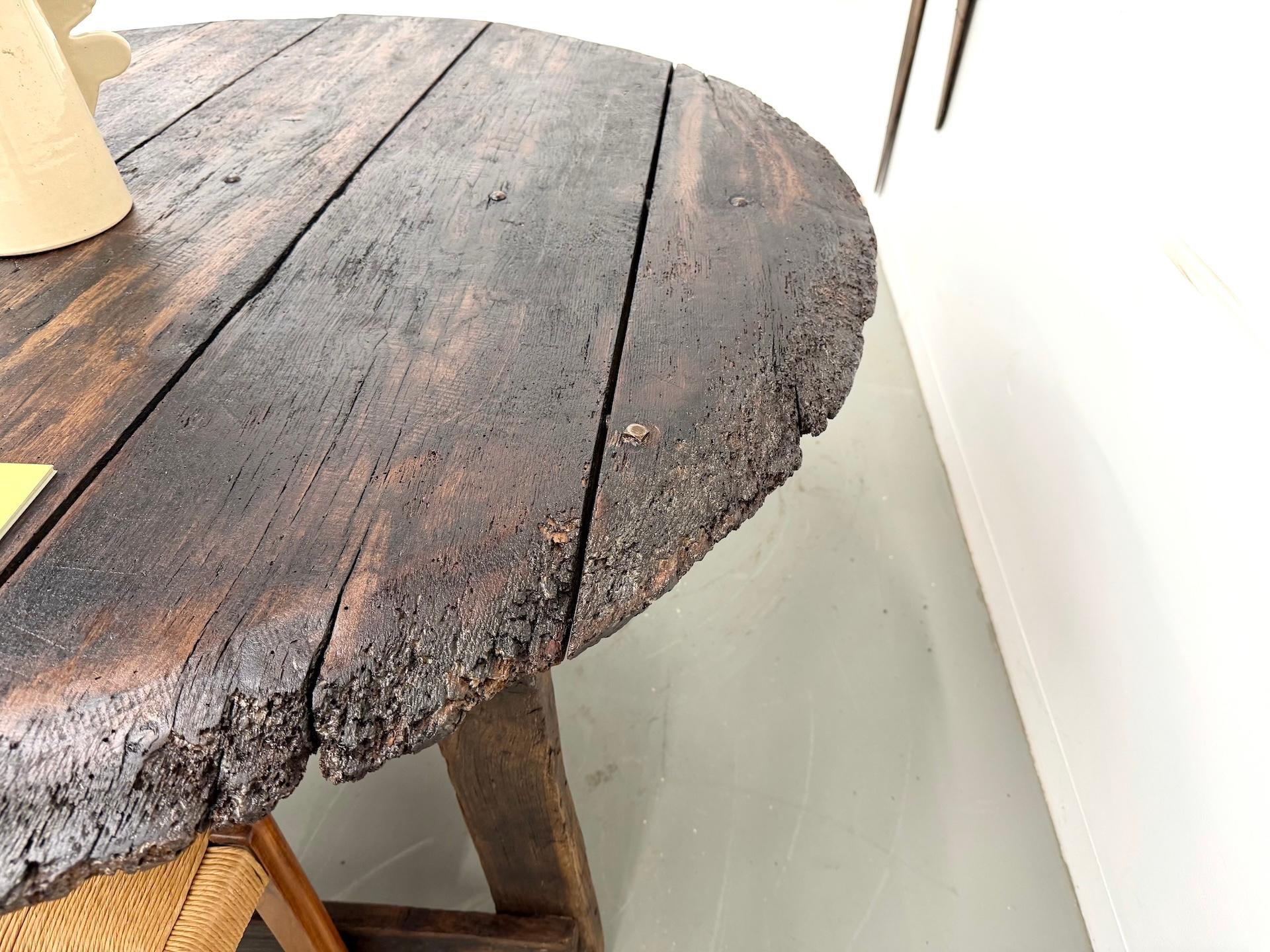 French brutalist popular-art round oak table, CIRCA 1880 For Sale 4