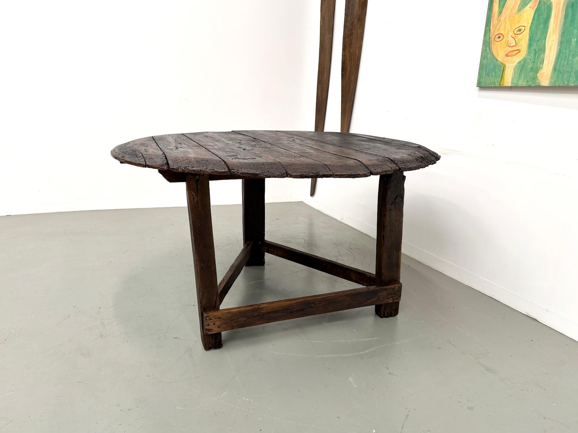 French brutalist popular-art round oak table, CIRCA 1880 For Sale 5