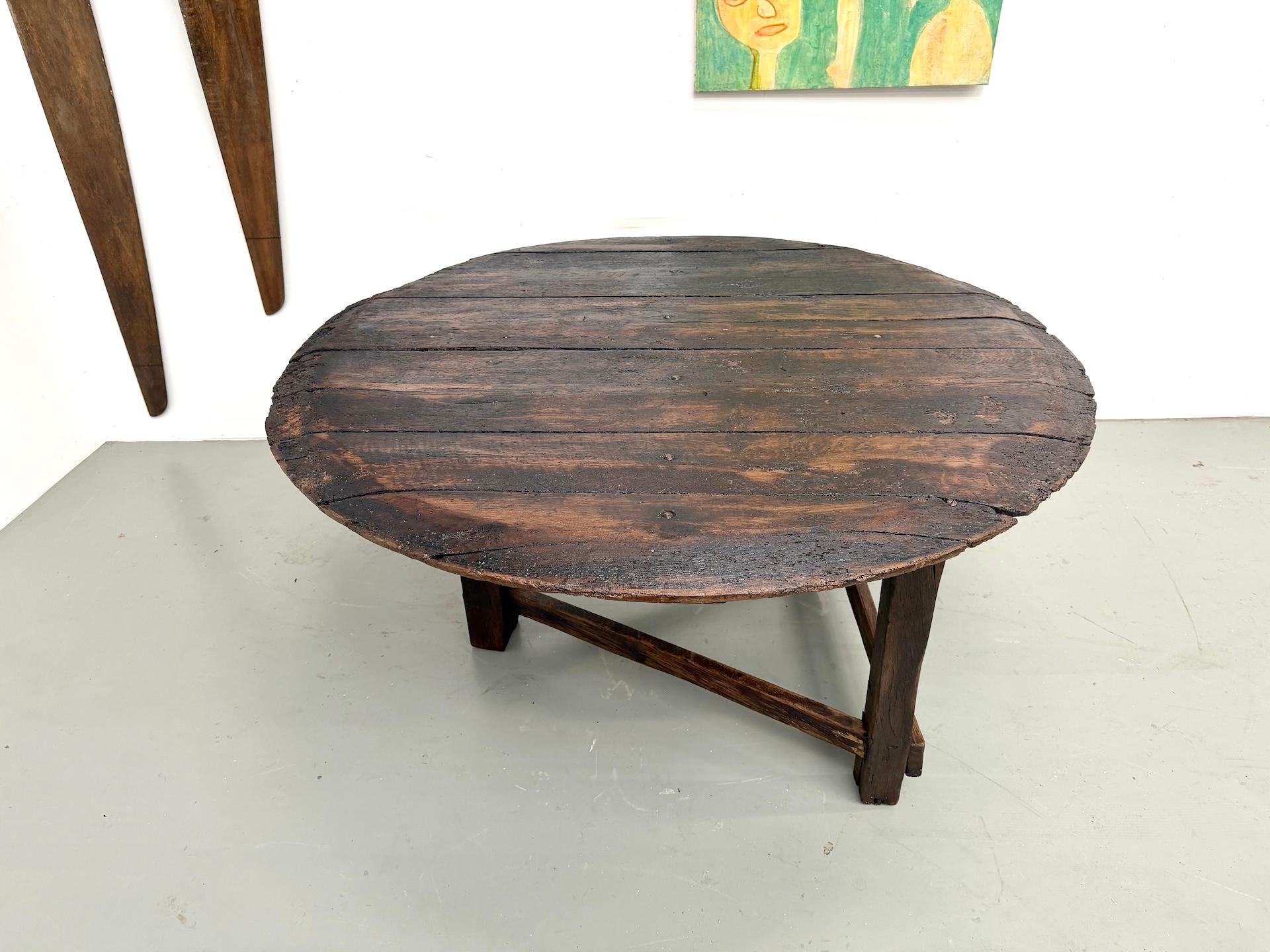 French brutalist popular-art round oak table, CIRCA 1880 For Sale 6