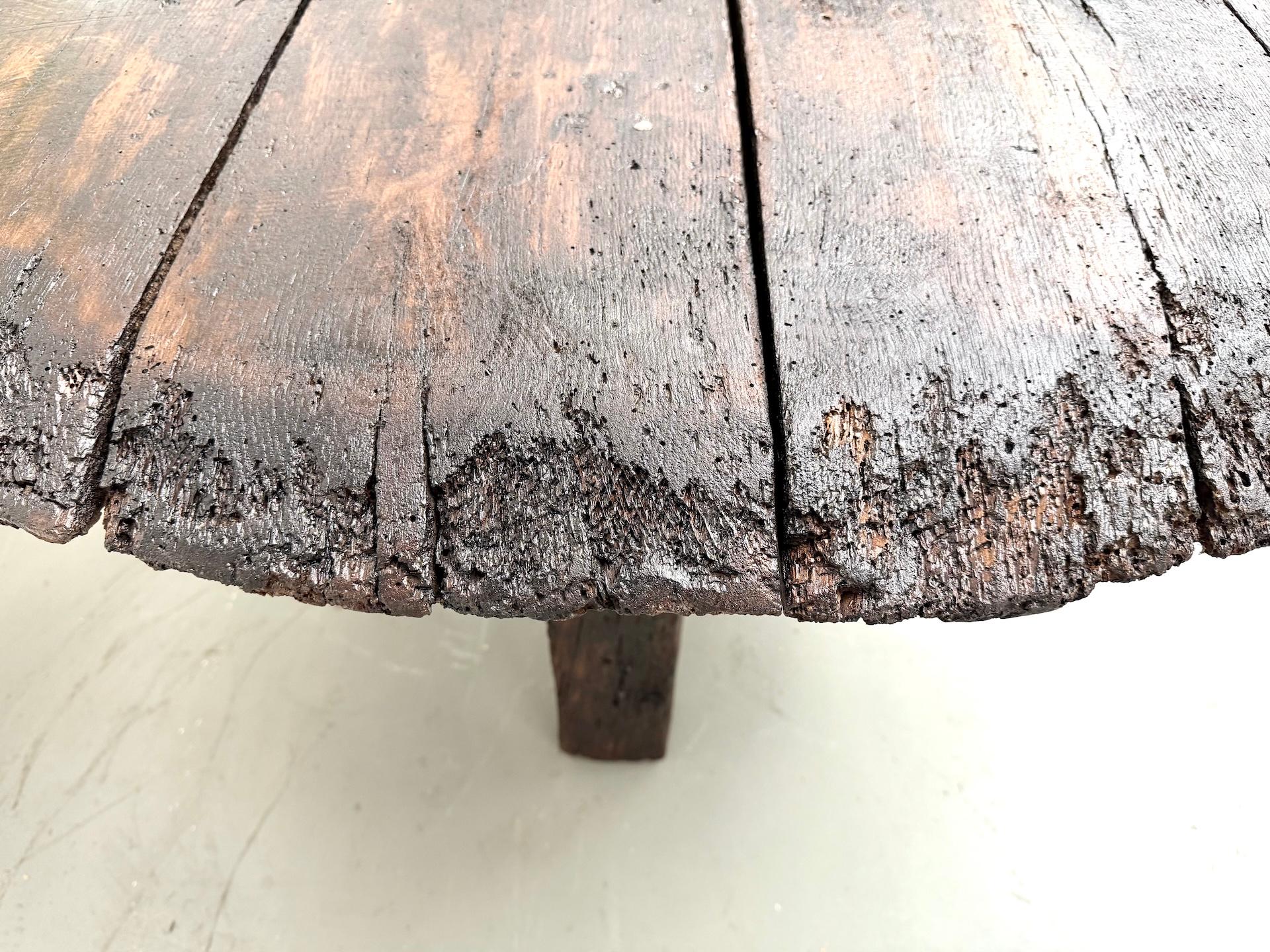 French brutalist popular-art round oak table, CIRCA 1880 For Sale 8