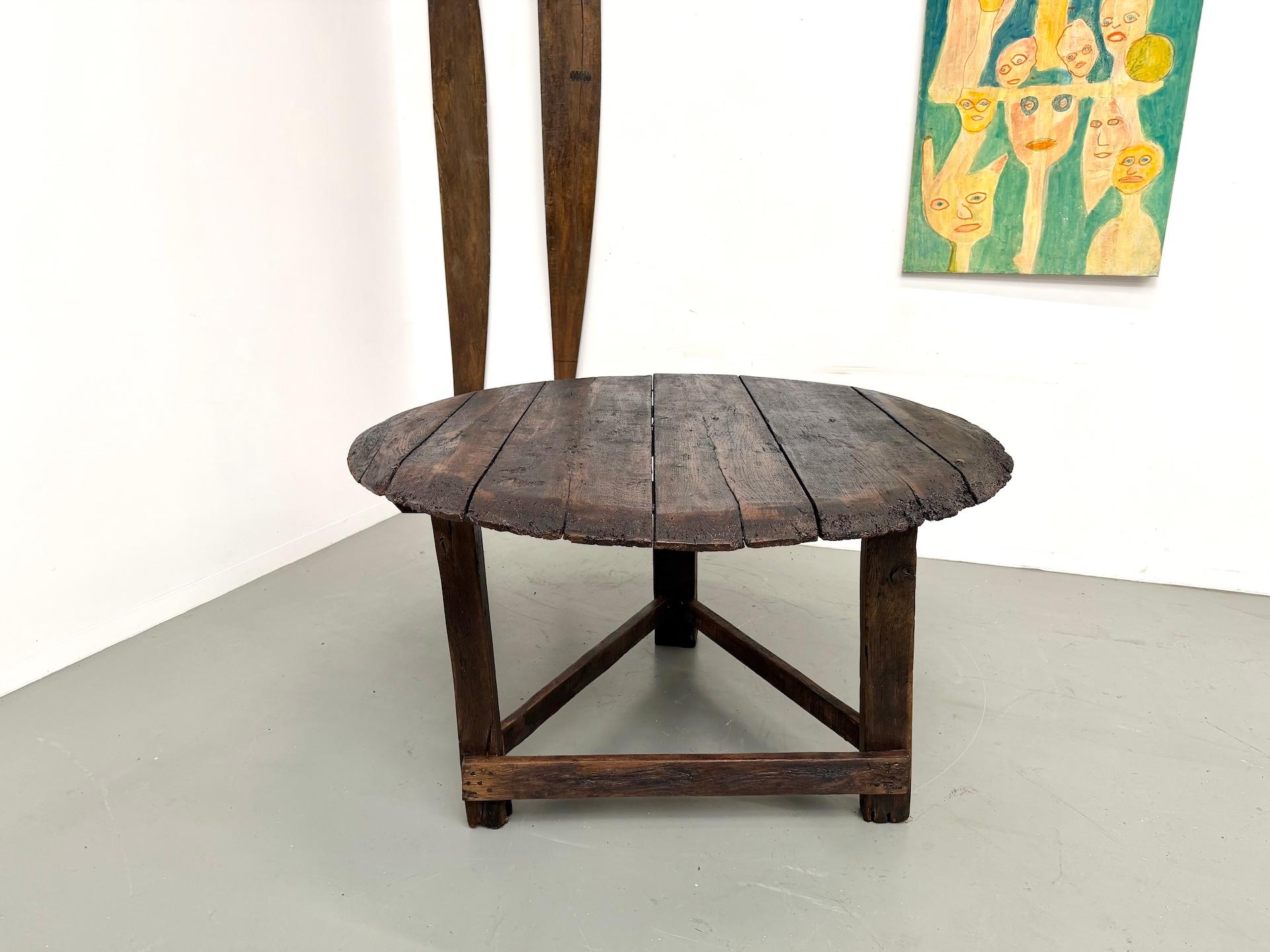 French brutalist popular-art round oak table, CIRCA 1880 For Sale 10