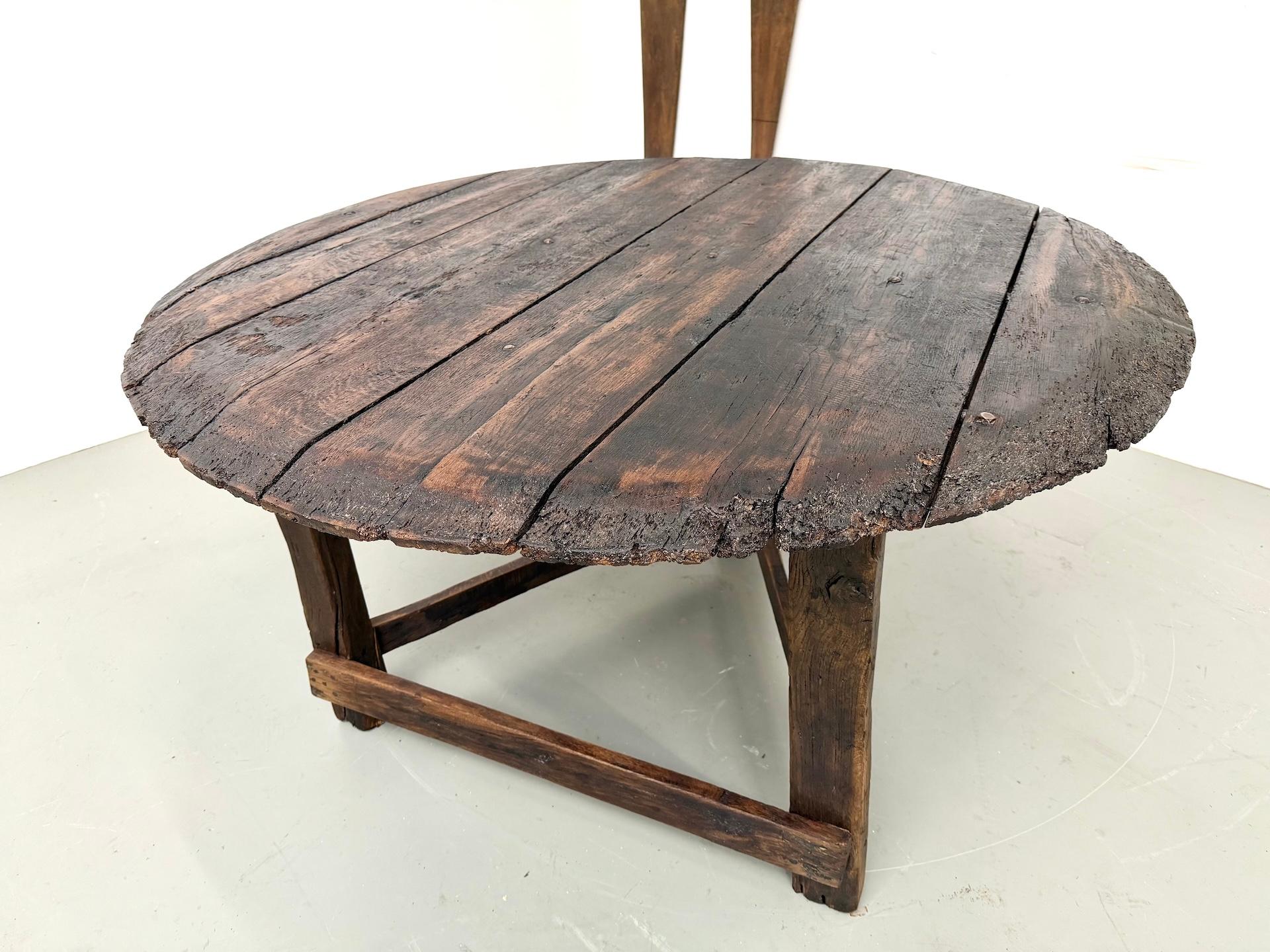 French brutalist popular-art round oak table, CIRCA 1880 For Sale 13
