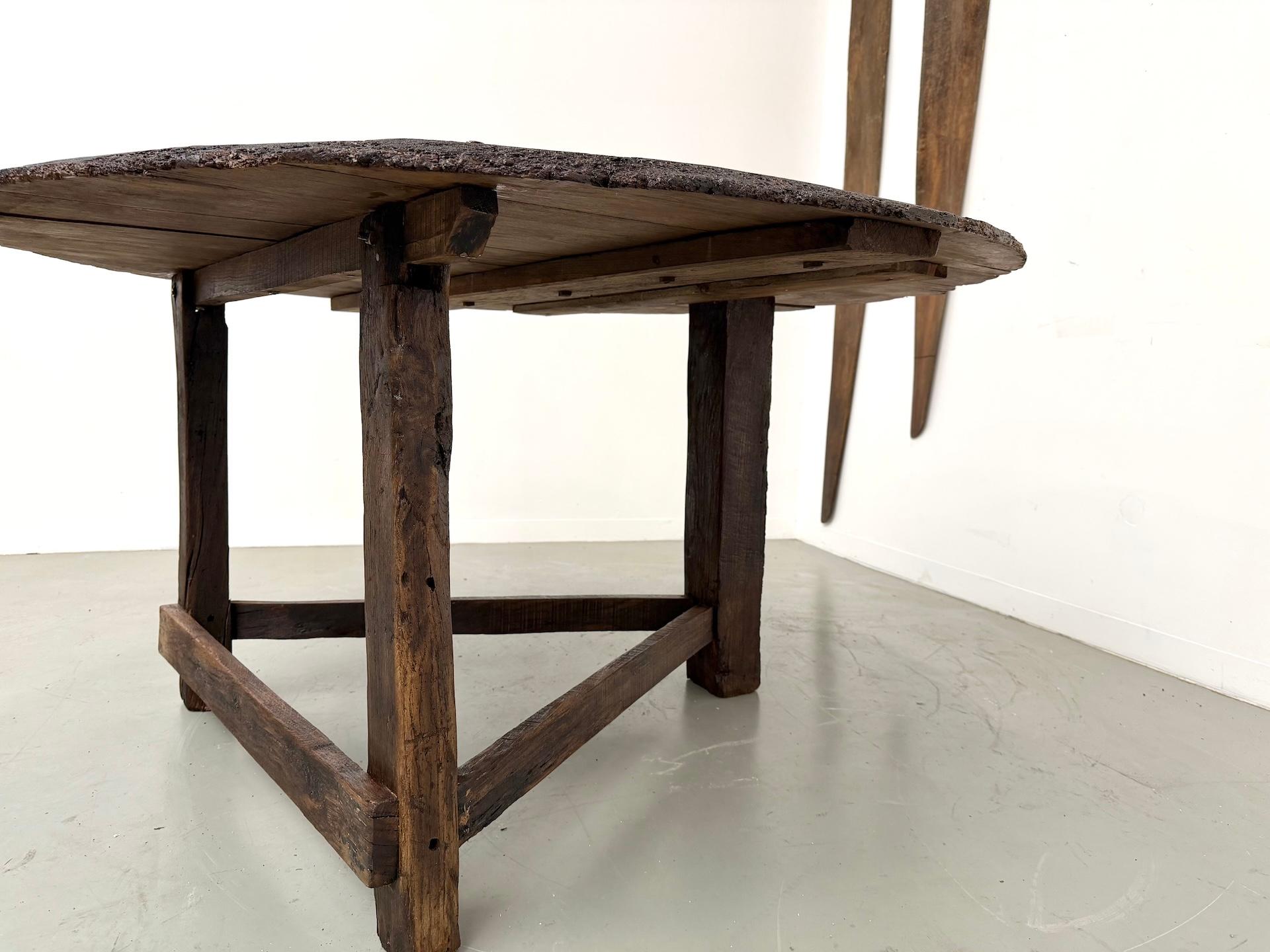 French brutalist popular-art round oak table, CIRCA 1880 For Sale 14