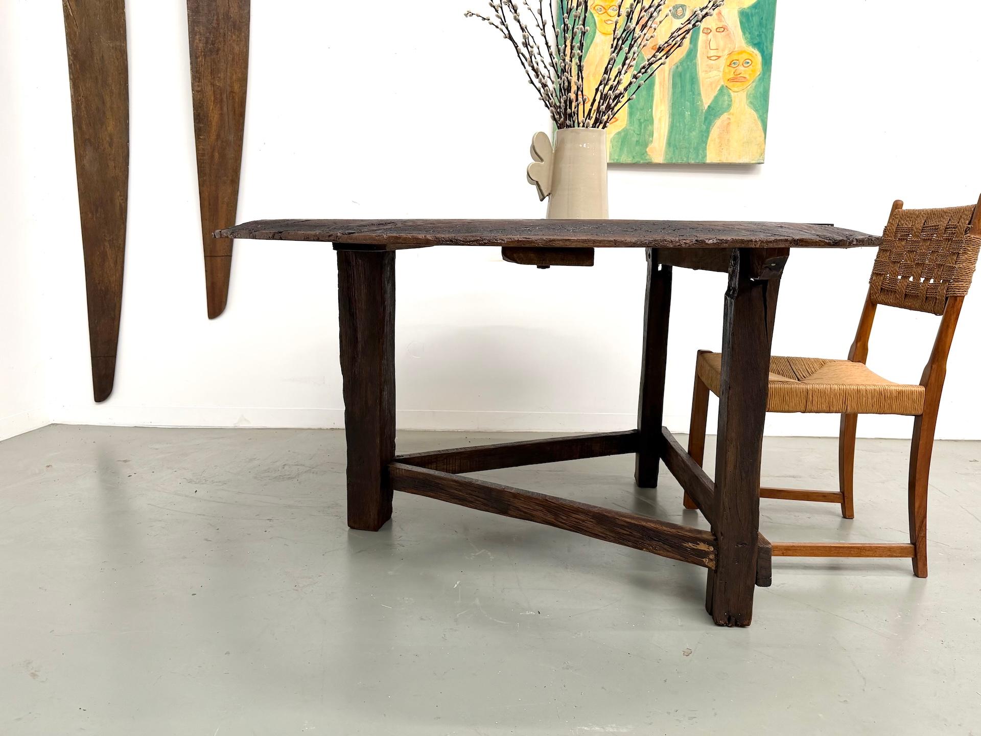 French brutalist popular-art round oak table, CIRCA 1880 For Sale 1