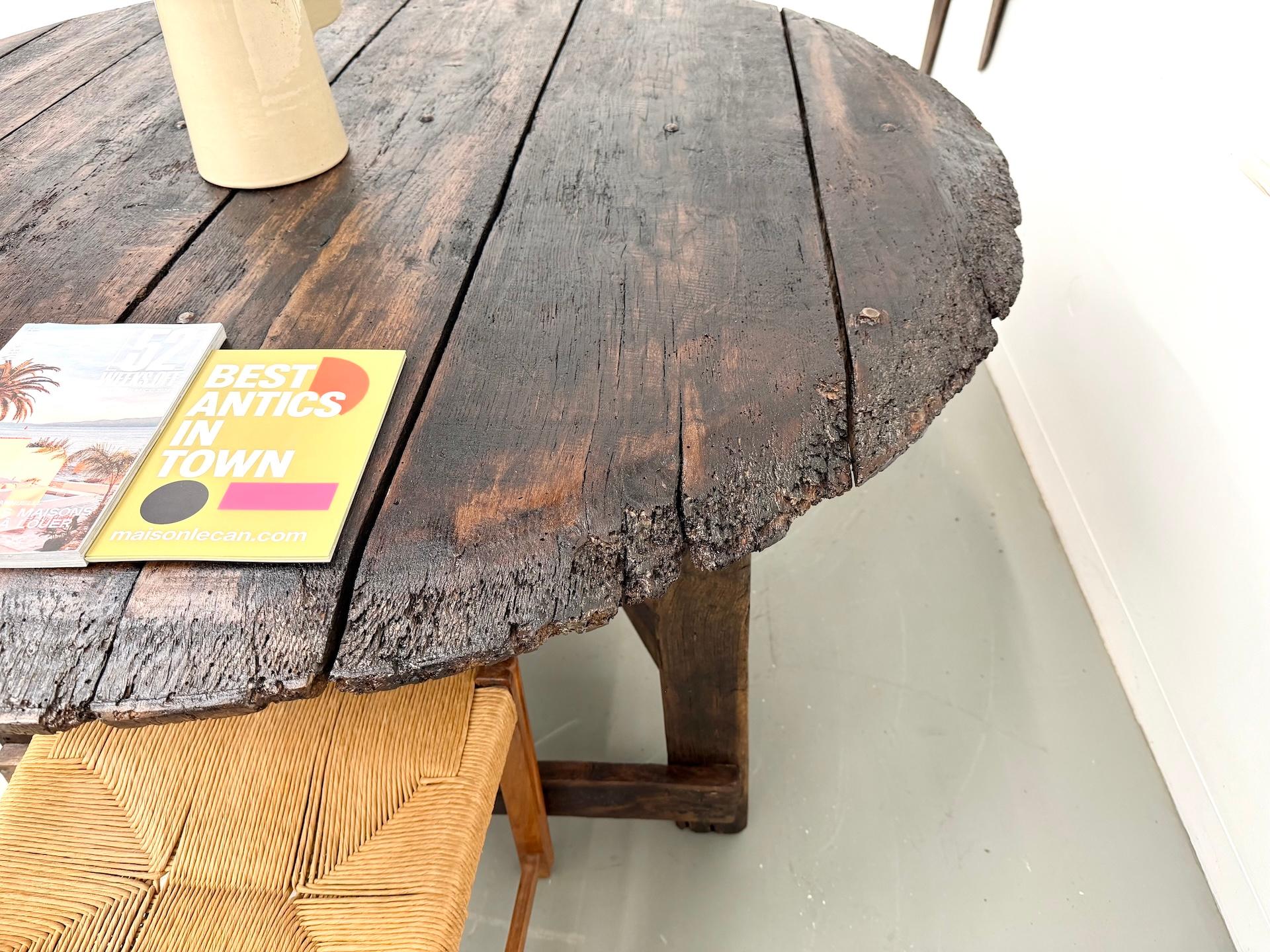 French brutalist popular-art round oak table, CIRCA 1880 For Sale 3