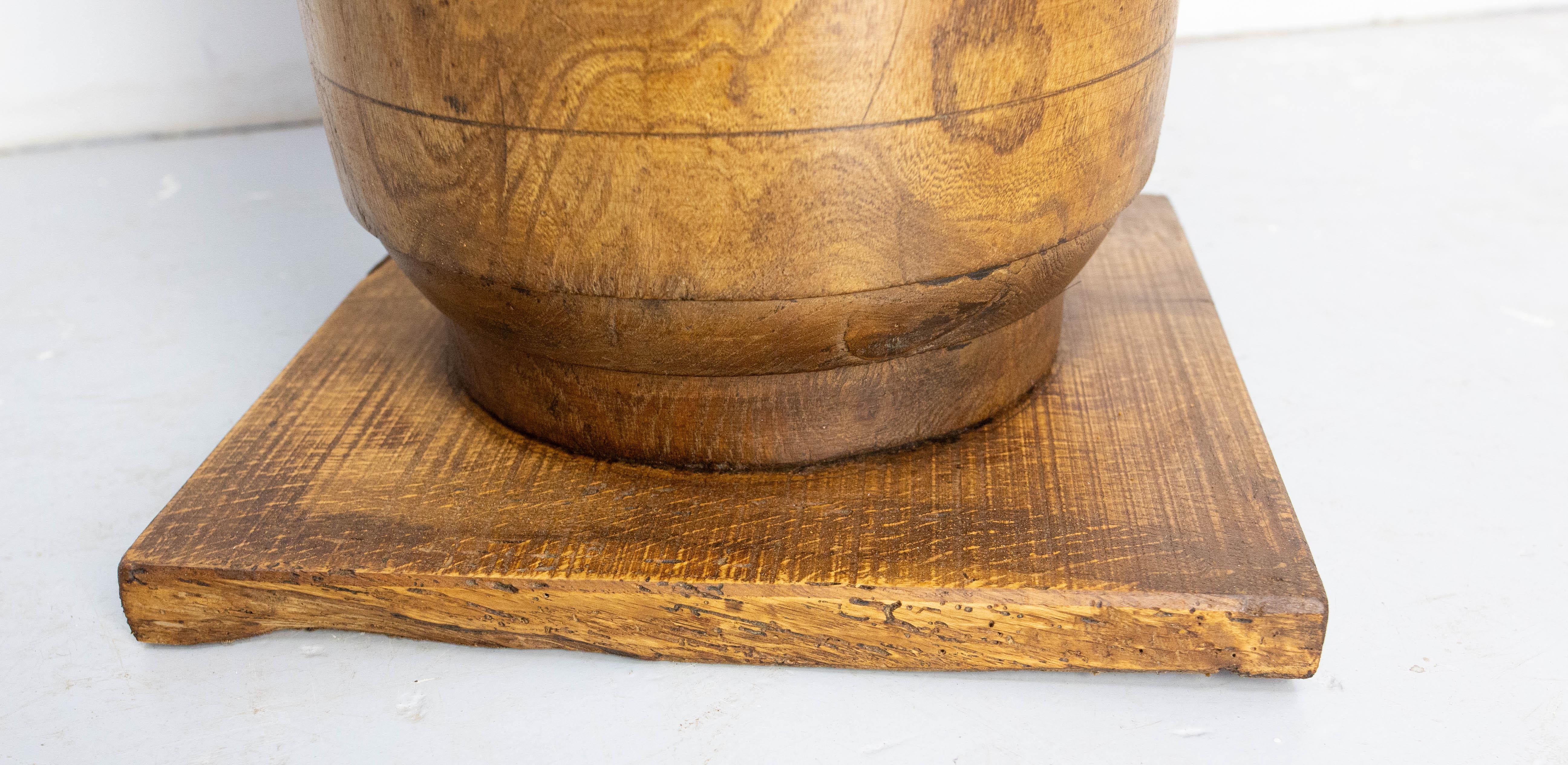 French Brutalist Side Table Elm Wood Hubs Pedestal, circa 1940 im Angebot 3