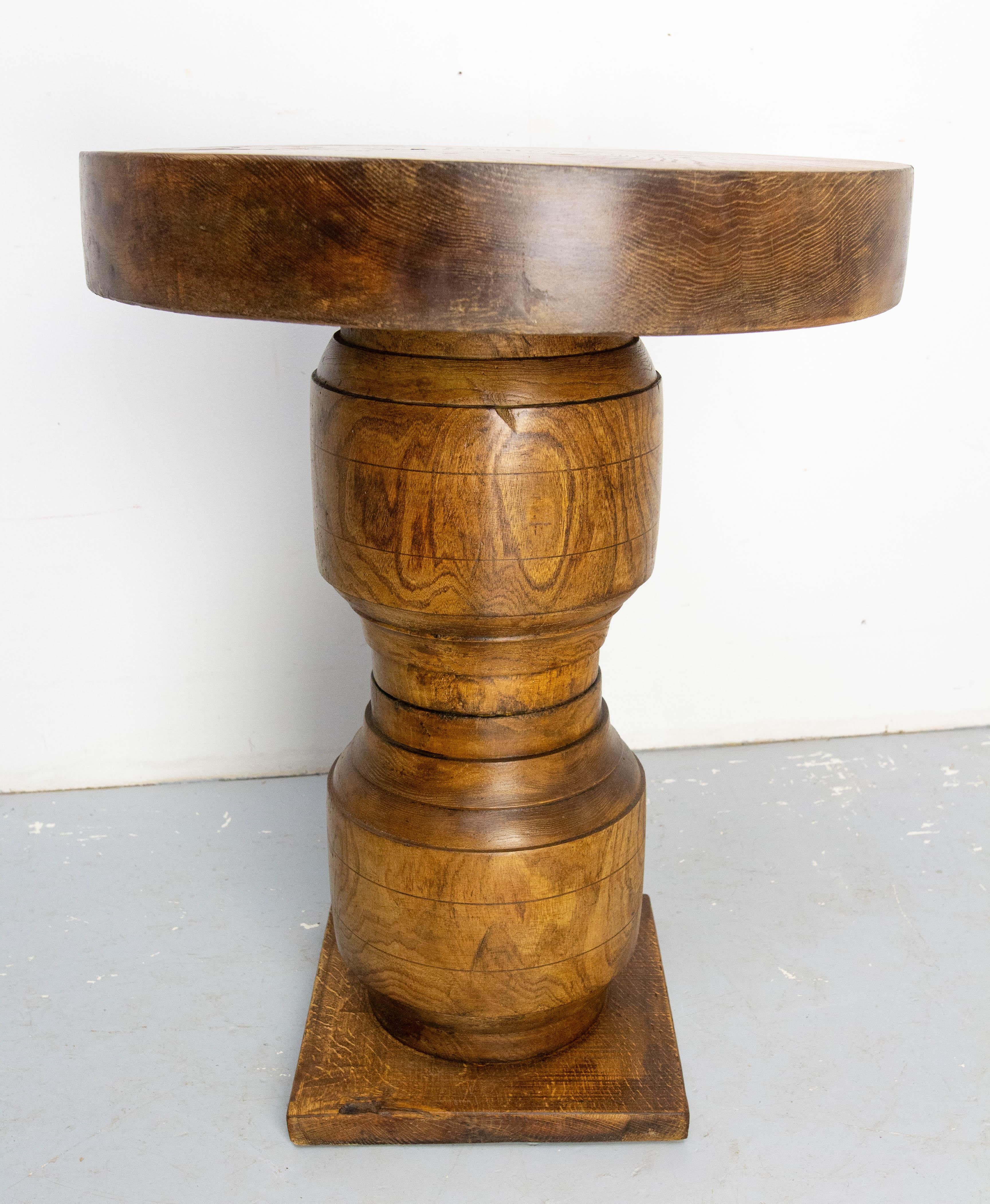 French Brutalist Side Table Elm Wood Hubs Pedestal, circa 1940 im Angebot 1