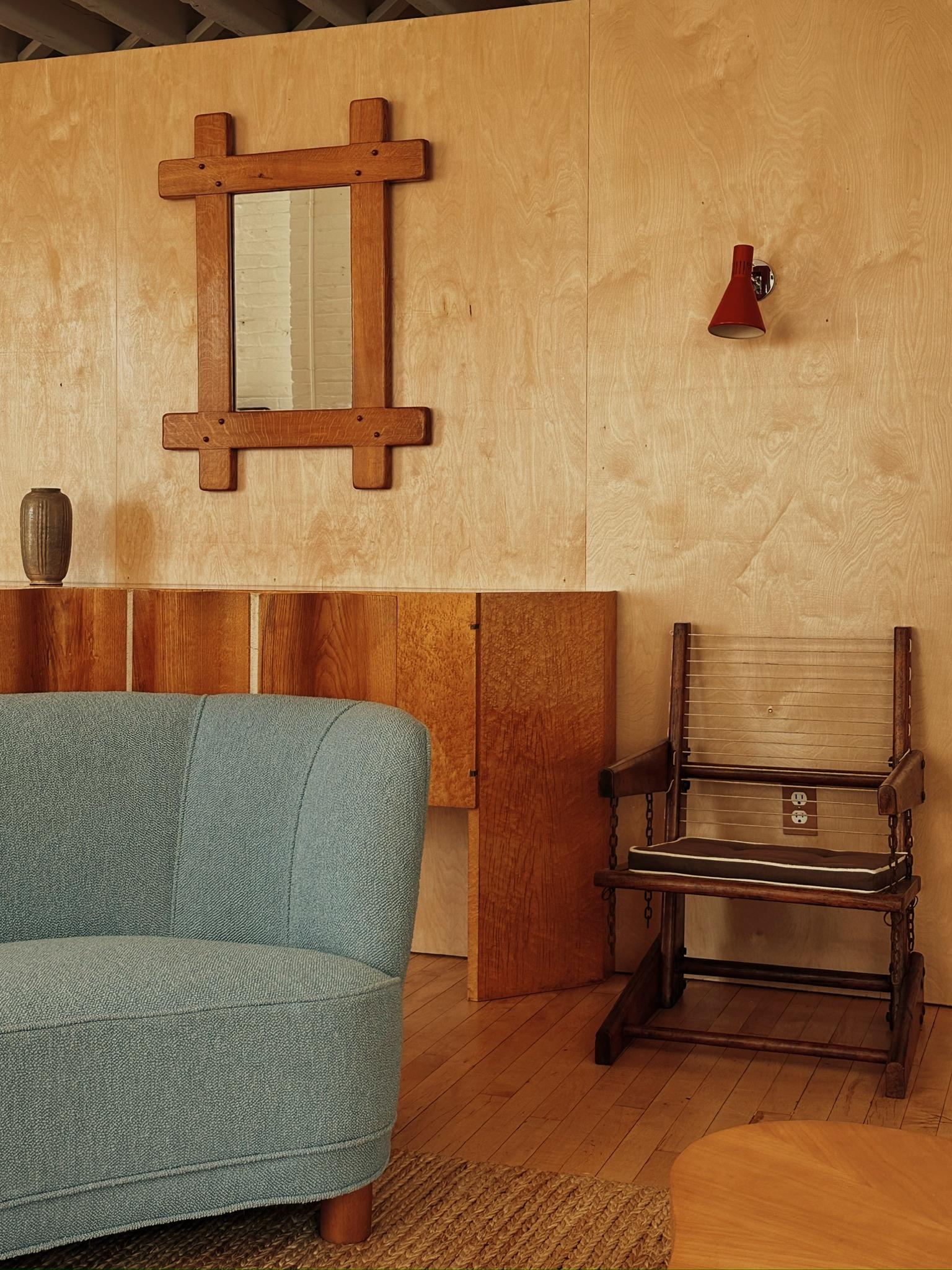 Miroir français brutaliste en Oak massif c.I.C. en vente 1