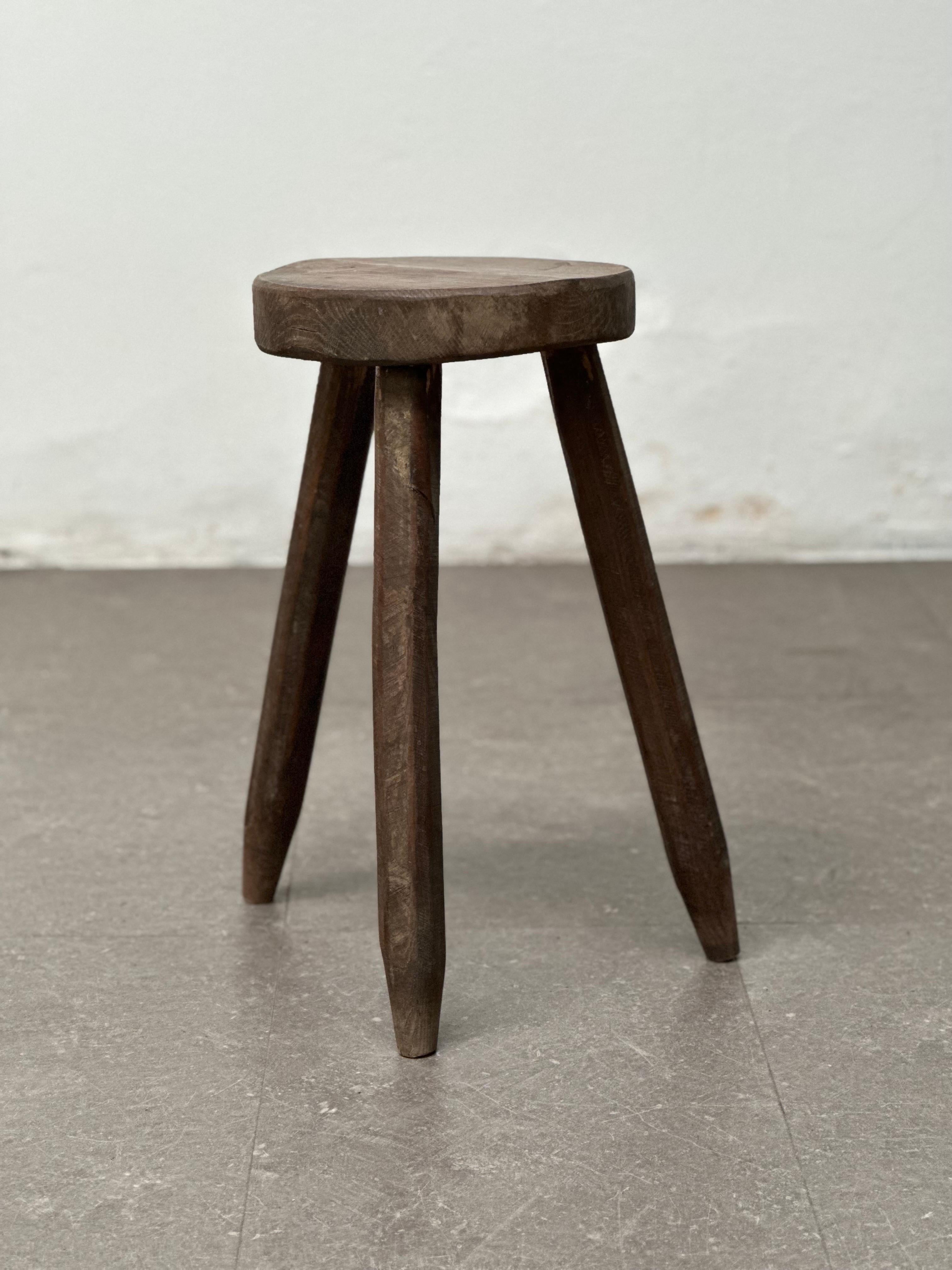 Mid-Century Modern French Brutalist Tripod Stool, 1960s - Embrace the Charm of Primitive Elegance For Sale