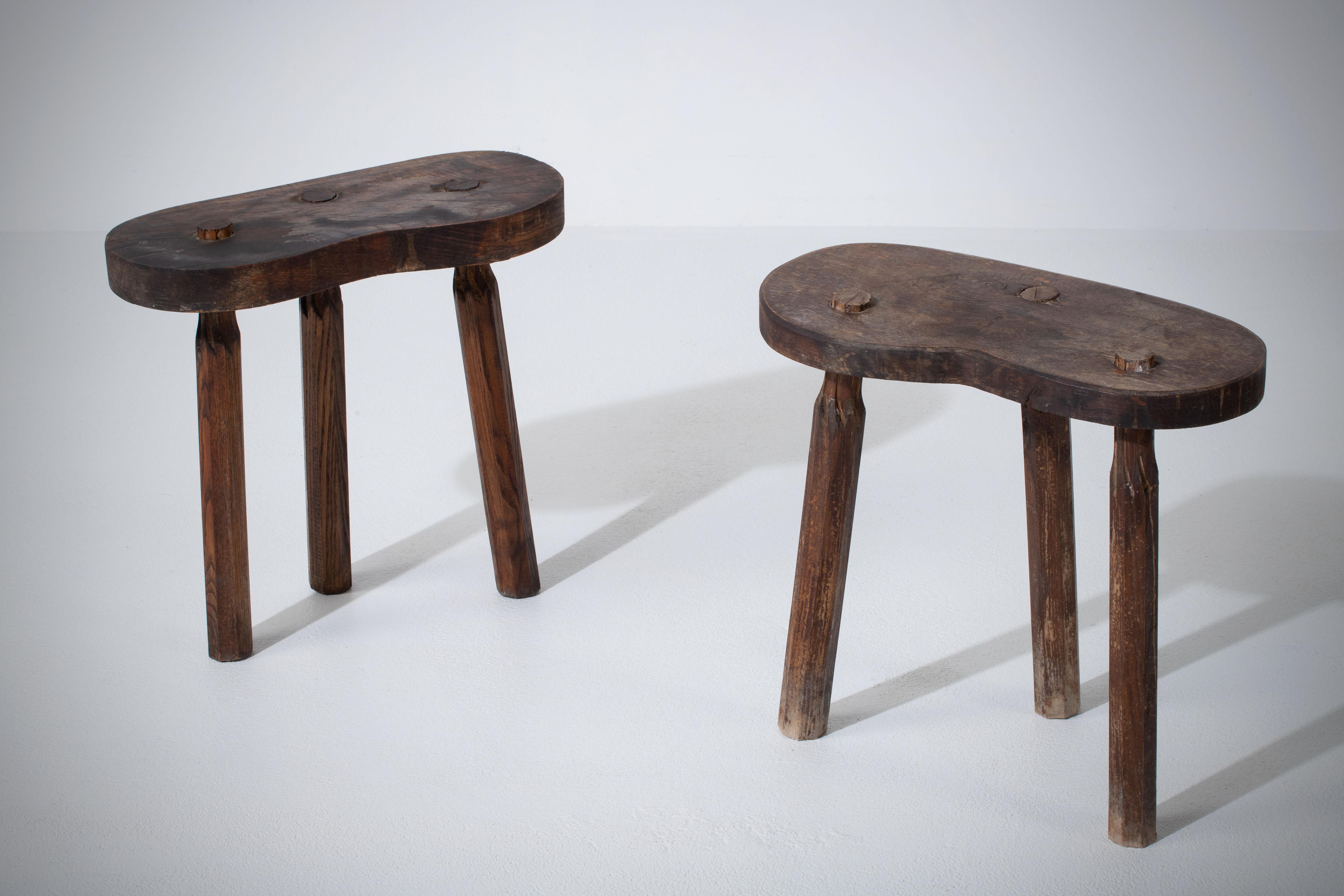 French Brutalist Tripod Stool, a Pair In Good Condition For Sale In Wiesbaden, DE