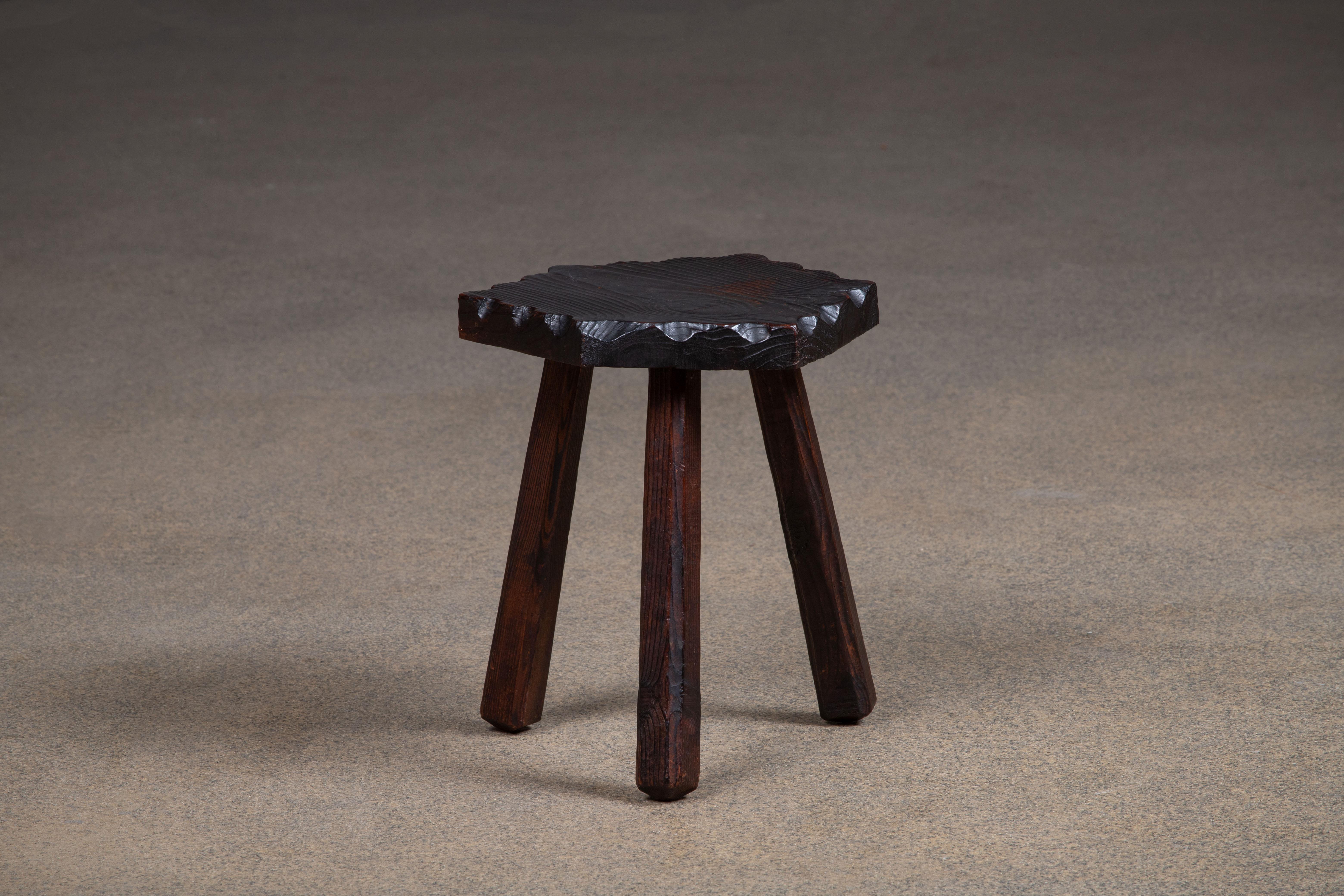 Fantastic wood stool from France in the style of Charlotte Perriand. Made in the 1960s with three legs. No hardware. Good vintage condition.
  