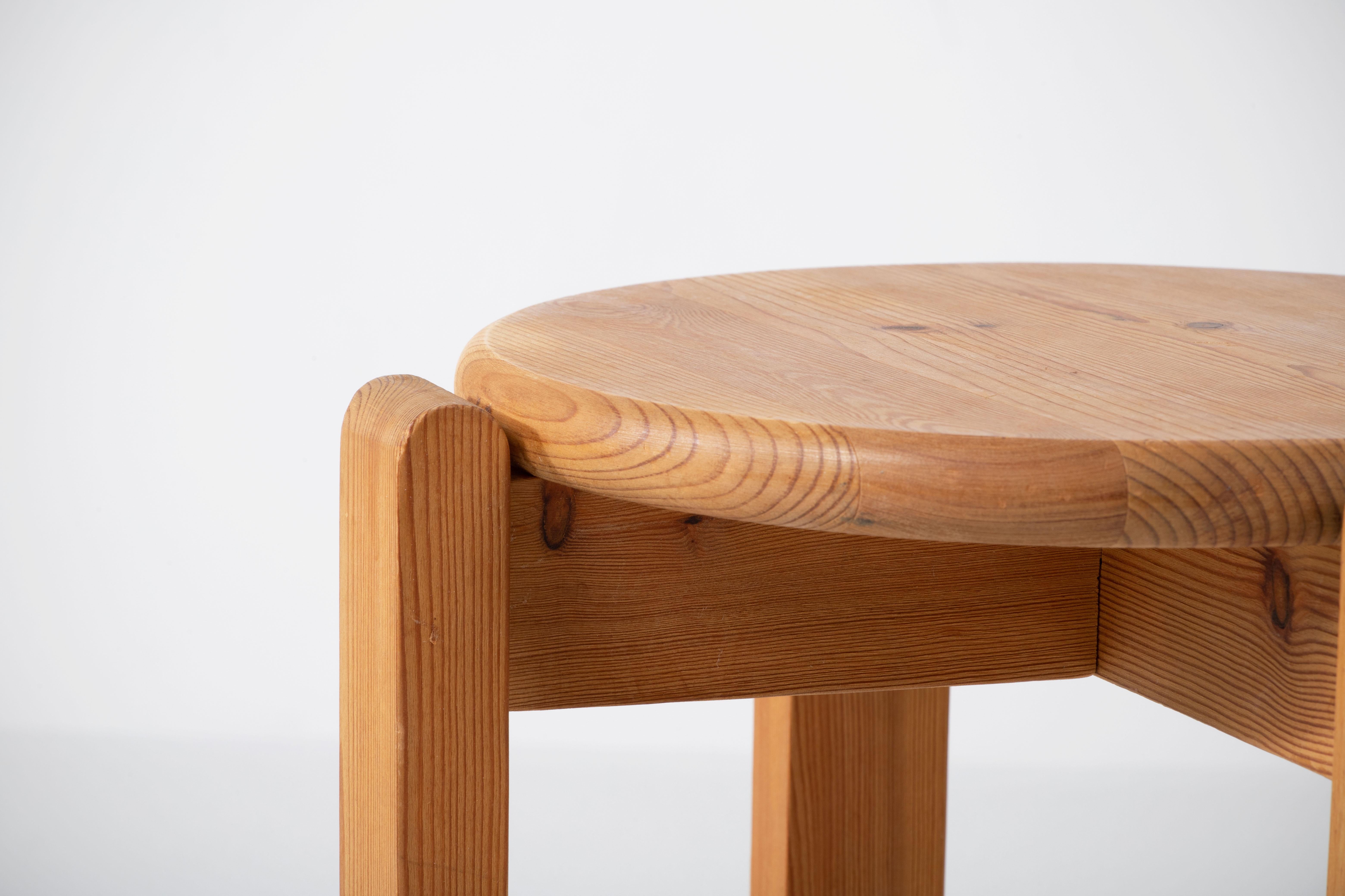 French Midcentury Pine Stool In Good Condition For Sale In Wiesbaden, DE