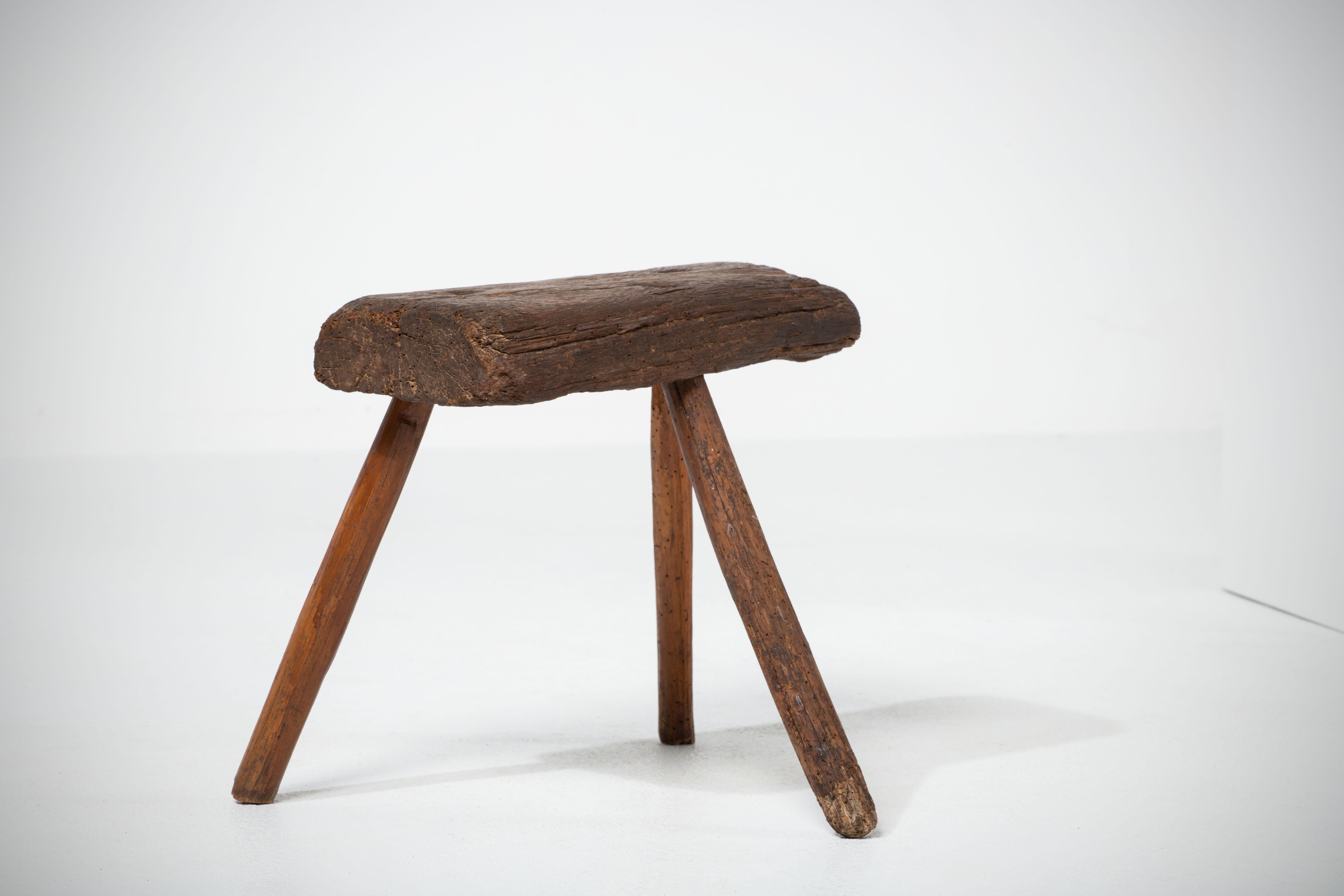 French Brutalist Tripod Stool In Good Condition For Sale In Wiesbaden, DE