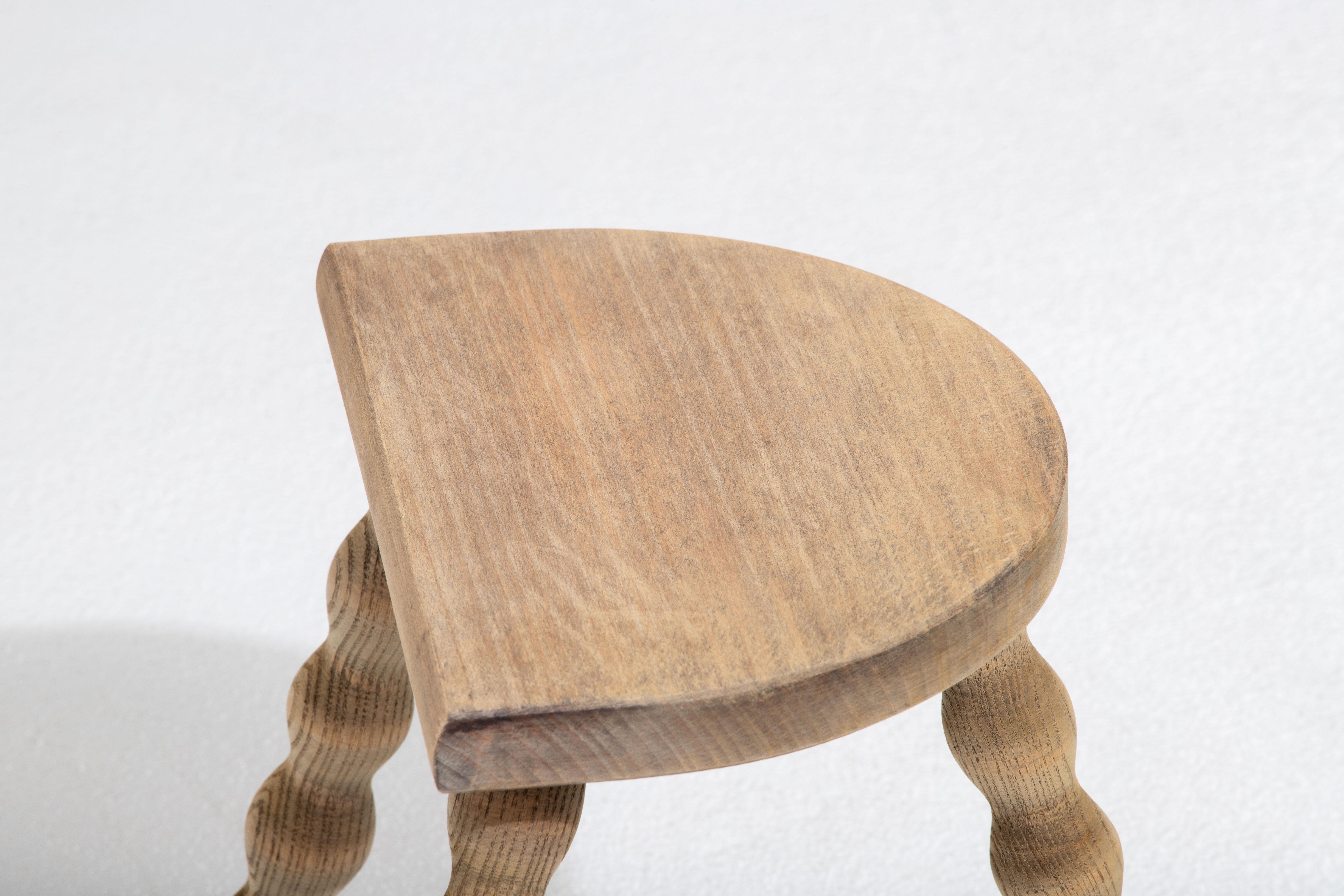French Brutalist Tripod Stool In Good Condition For Sale In Wiesbaden, DE