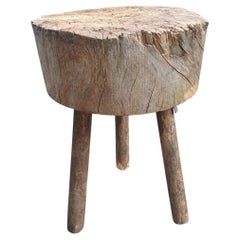 Französischer Hocker im brutalistischen Stil, Sitz aus massivem Holzstamm, 1950er Jahre