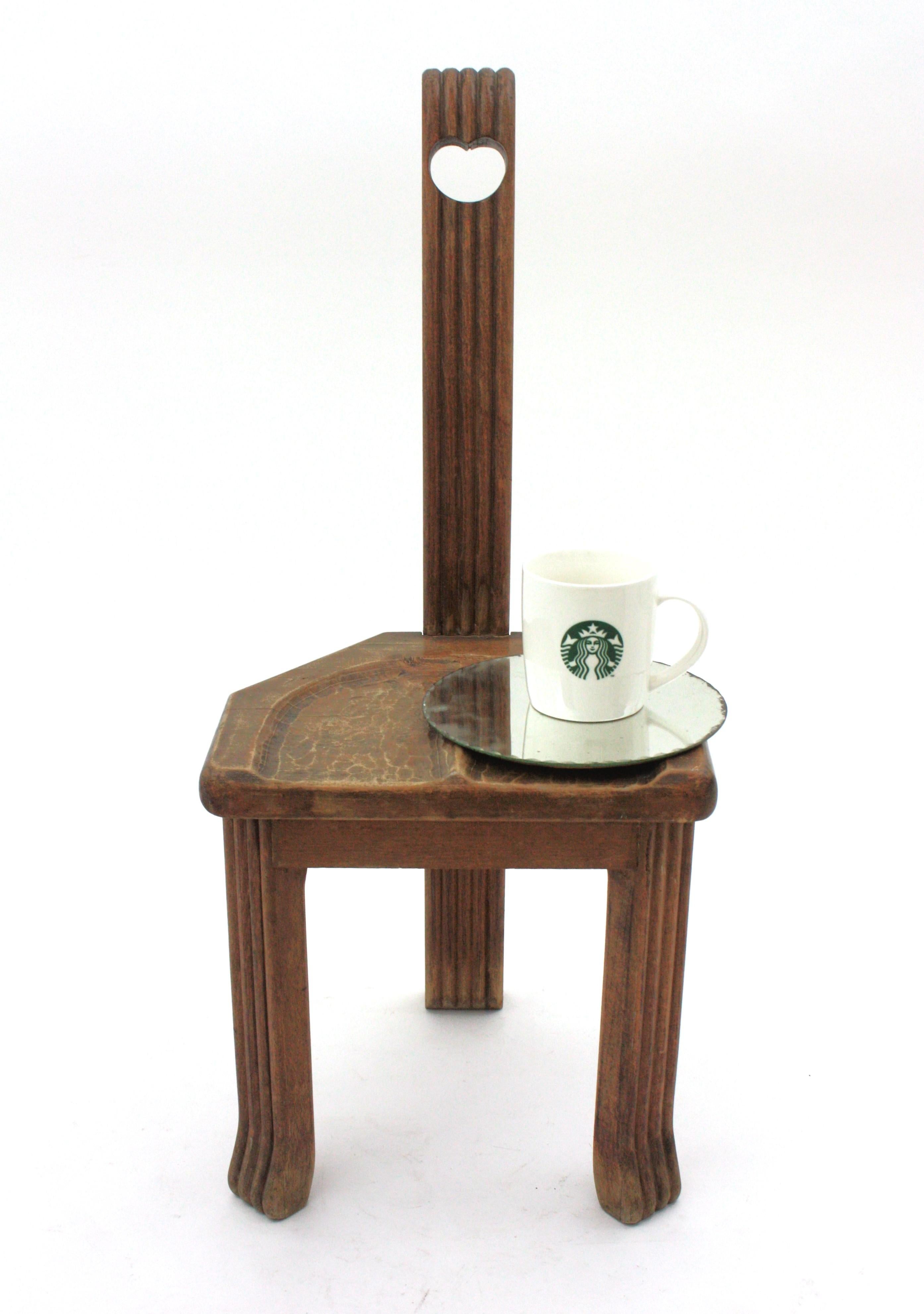 French Brutalist Wood Side Table Tripod Stool with High Backrest, 1950s In Good Condition For Sale In Barcelona, ES