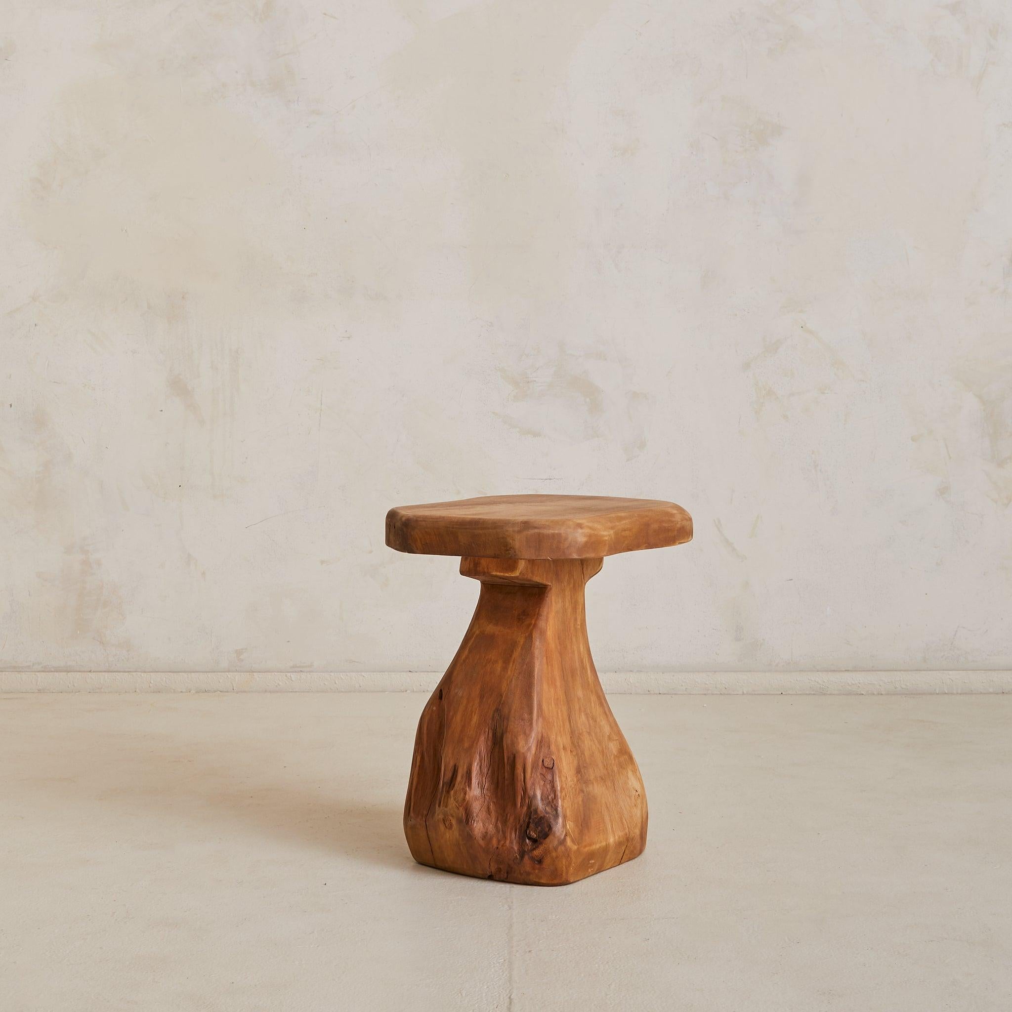 French Brutalist Wood Stool No. 01 by Richard Lecompte, 1970s finales del siglo XX en venta
