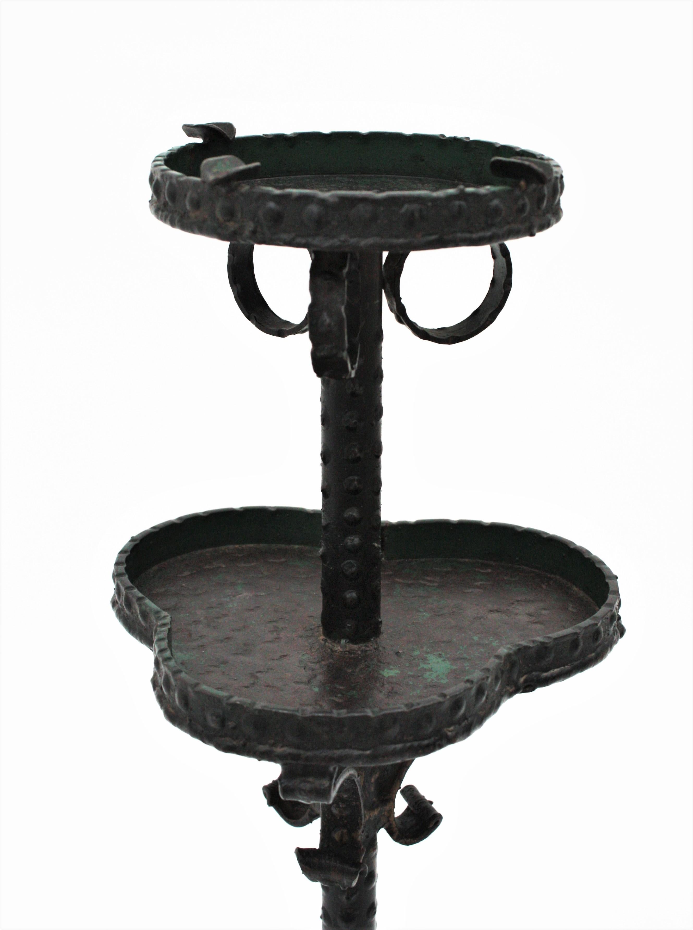 French Brutalist Wrought Iron Drinks Table and Ashtray In Good Condition In Barcelona, ES