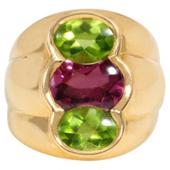 French buff-top amethyst and peridot cocktail ring